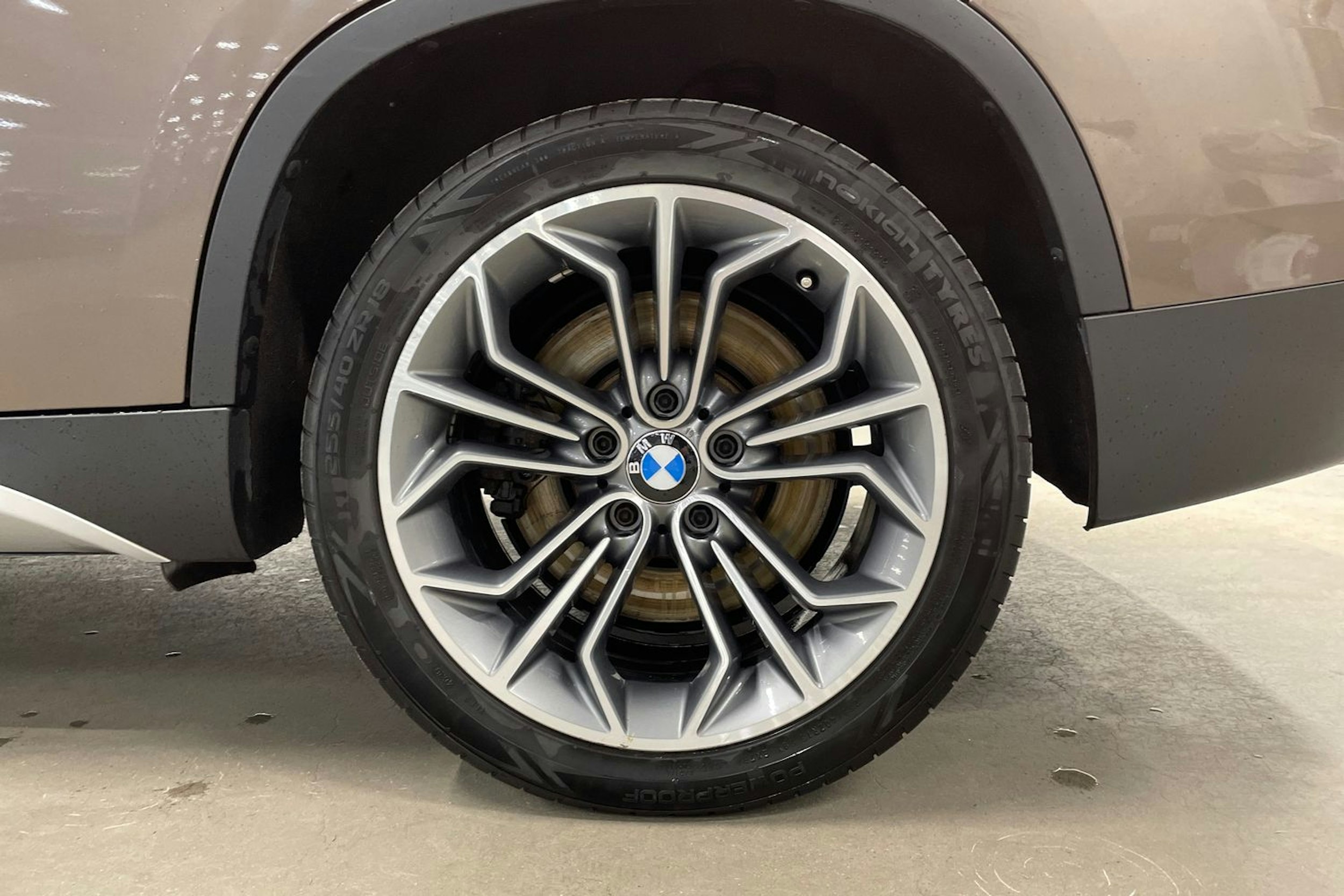 ruskea (beige) BMW X1 2010 kuva 11.