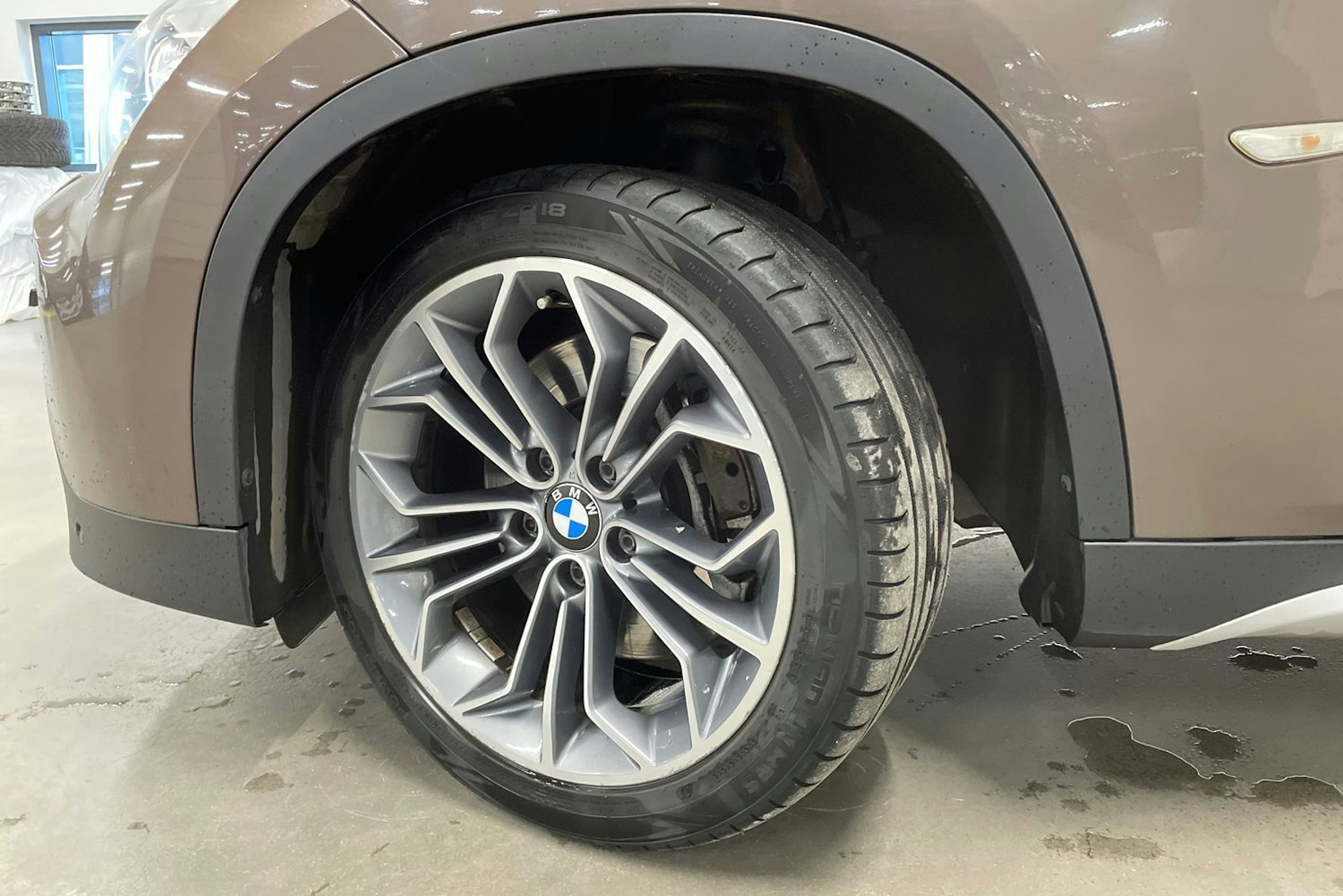 ruskea (beige) BMW X1 2010 kuva 13.