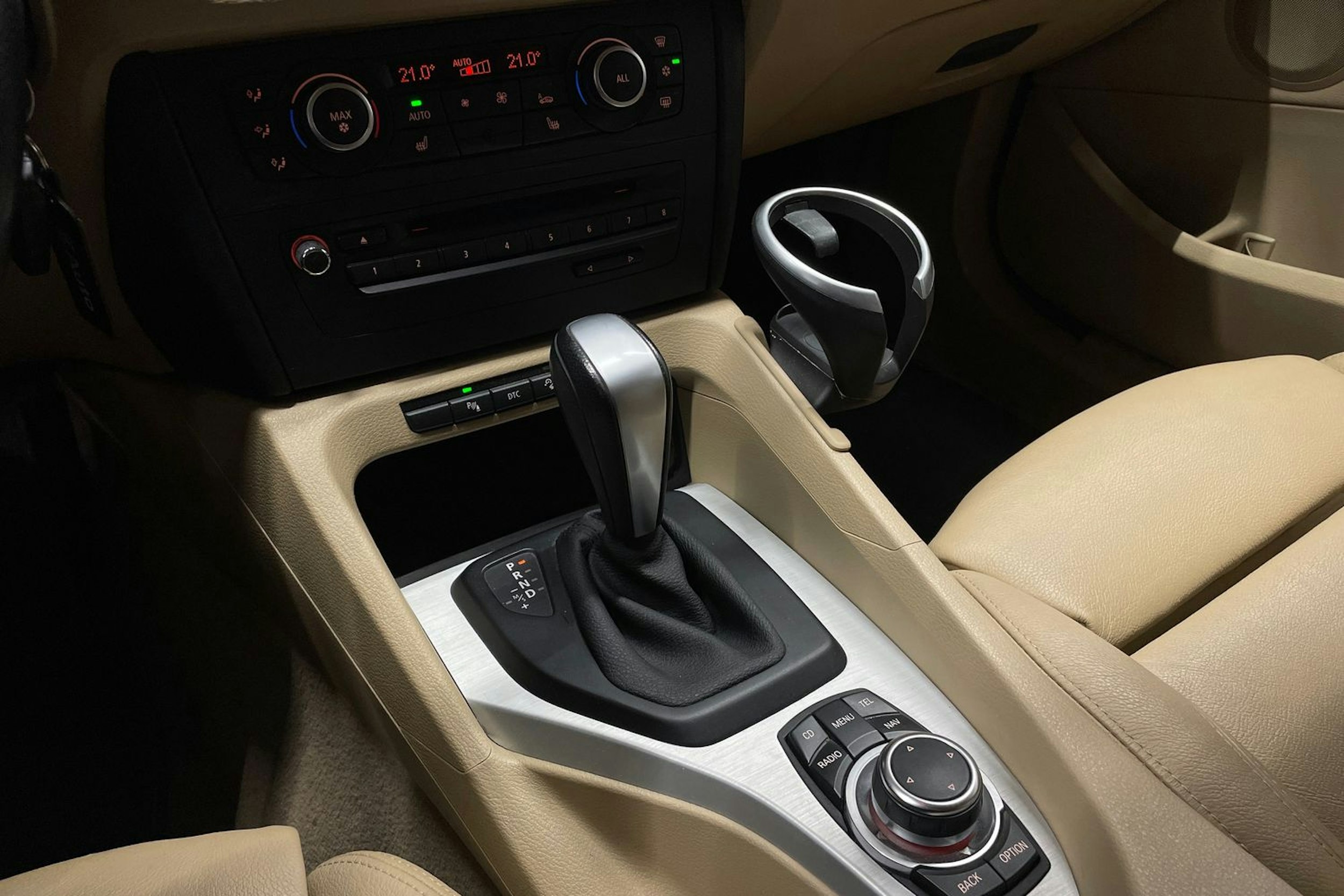 ruskea (beige) BMW X1 2010 kuva 19.