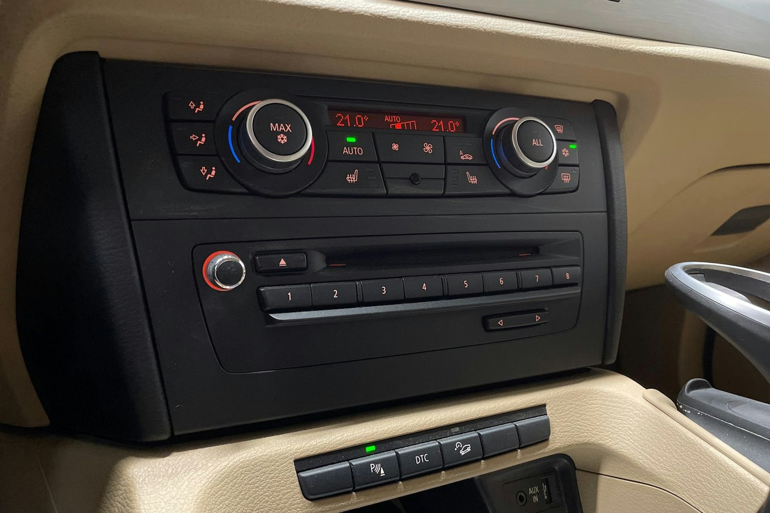 ruskea (beige) BMW X1 2010 kuva 21.