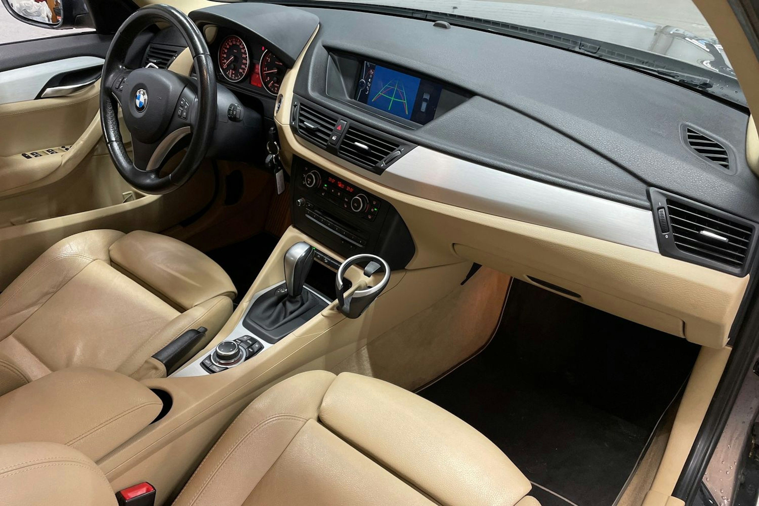 ruskea (beige) BMW X1 2010 kuva 27.