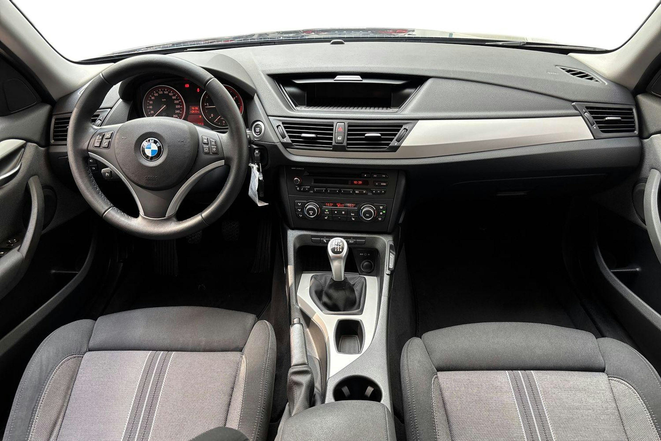 sininen BMW X1 2010 kuva 9.