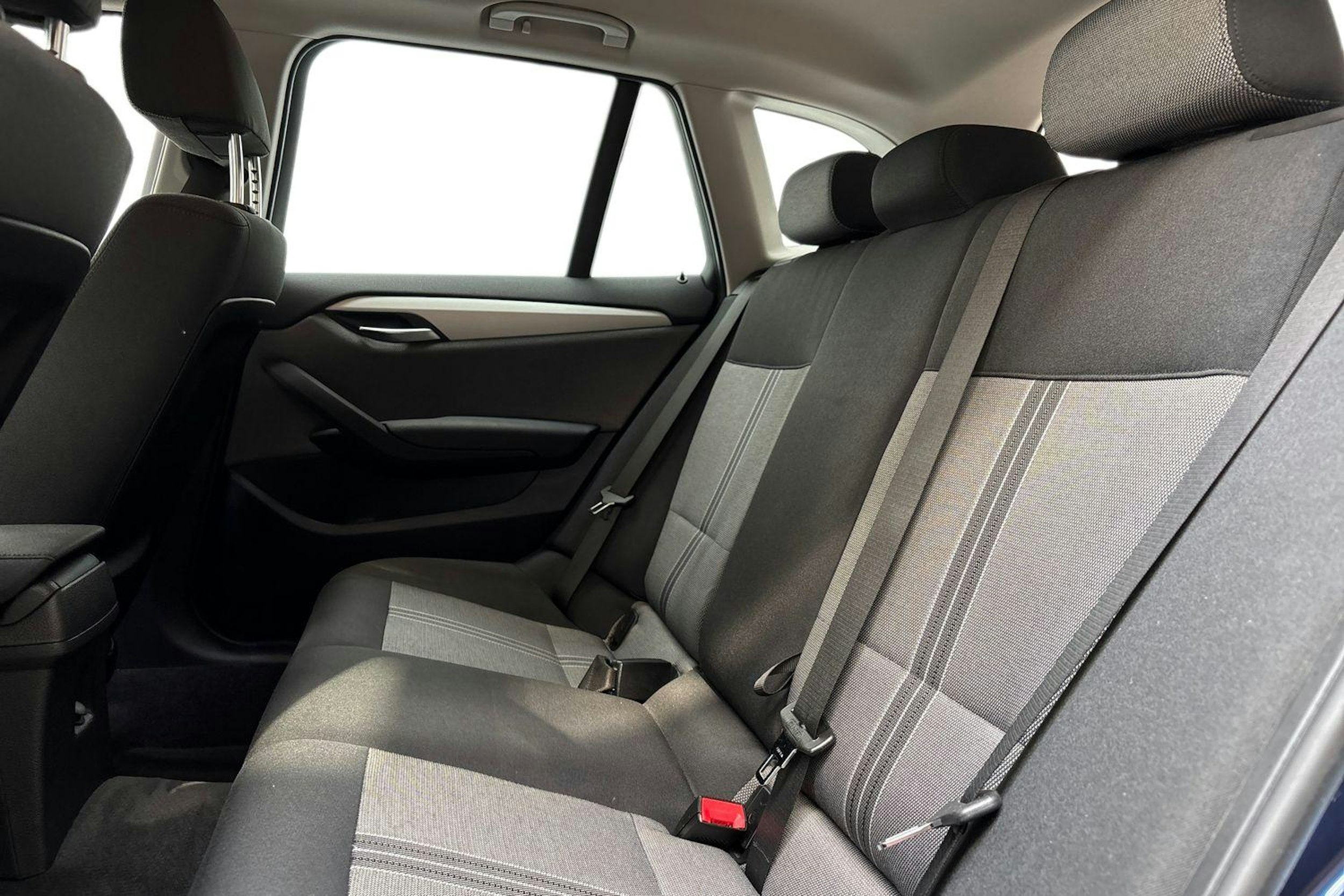 sininen BMW X1 2010 kuva 10.