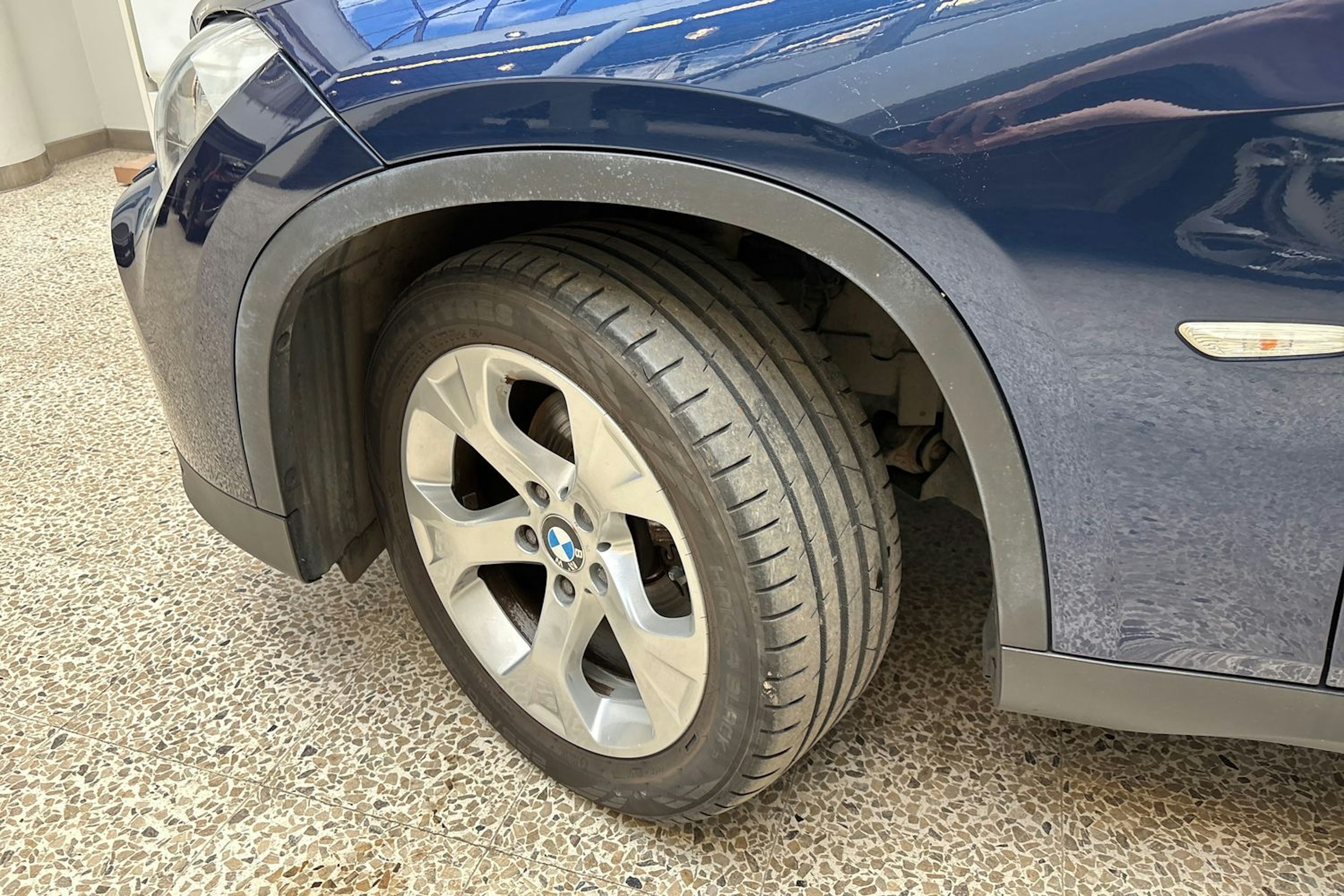 sininen BMW X1 2010 kuva 13.