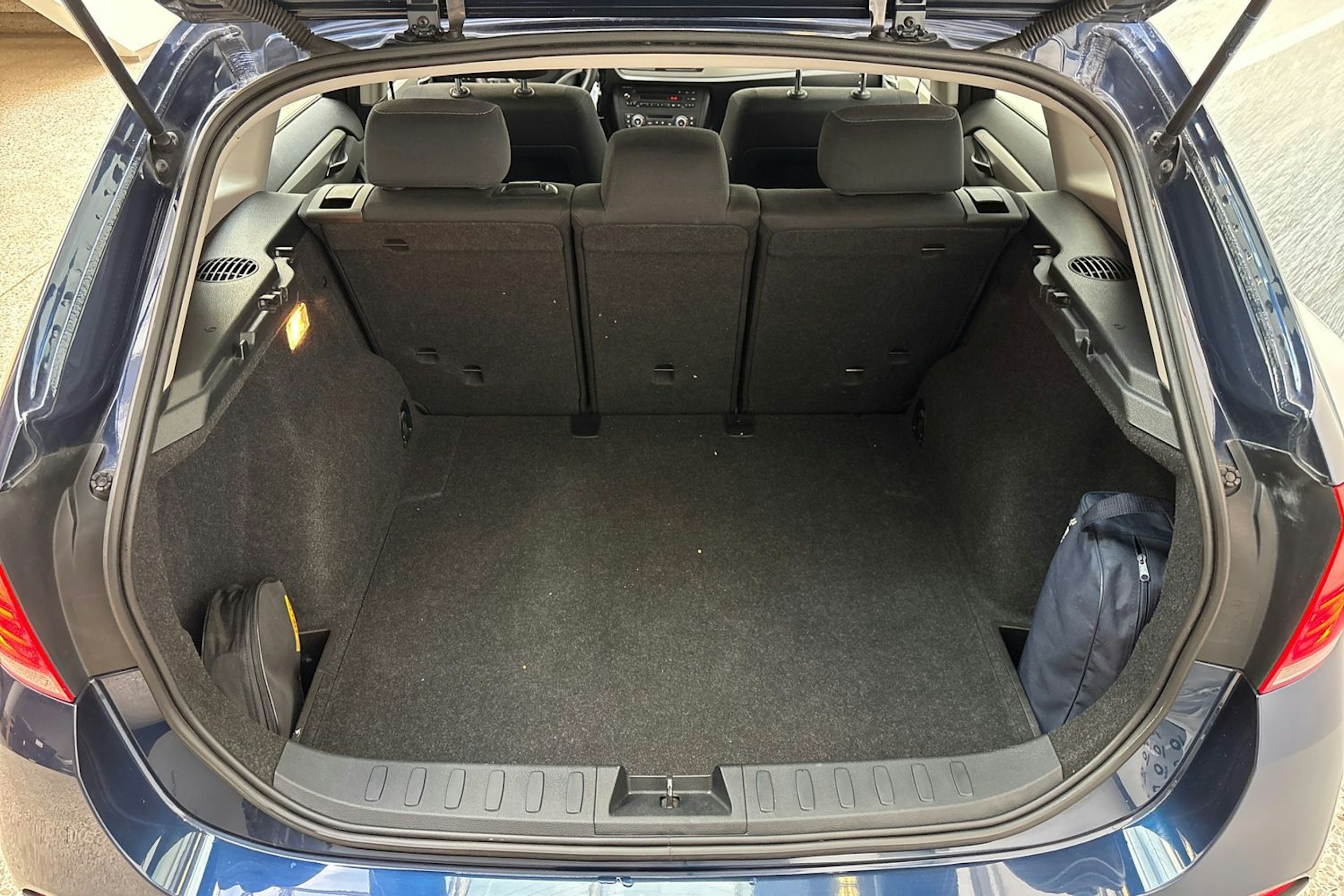 sininen BMW X1 2010 kuva 14.