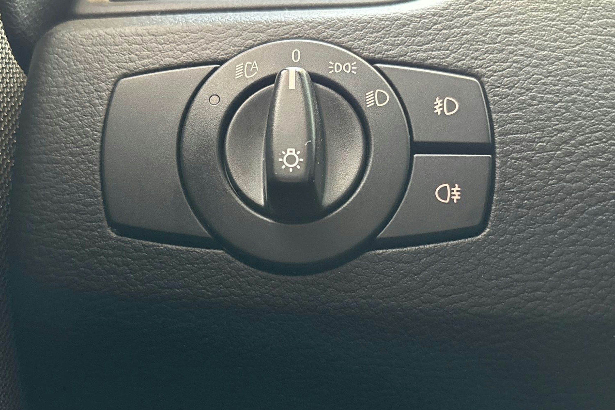 sininen BMW X1 2010 kuva 16.
