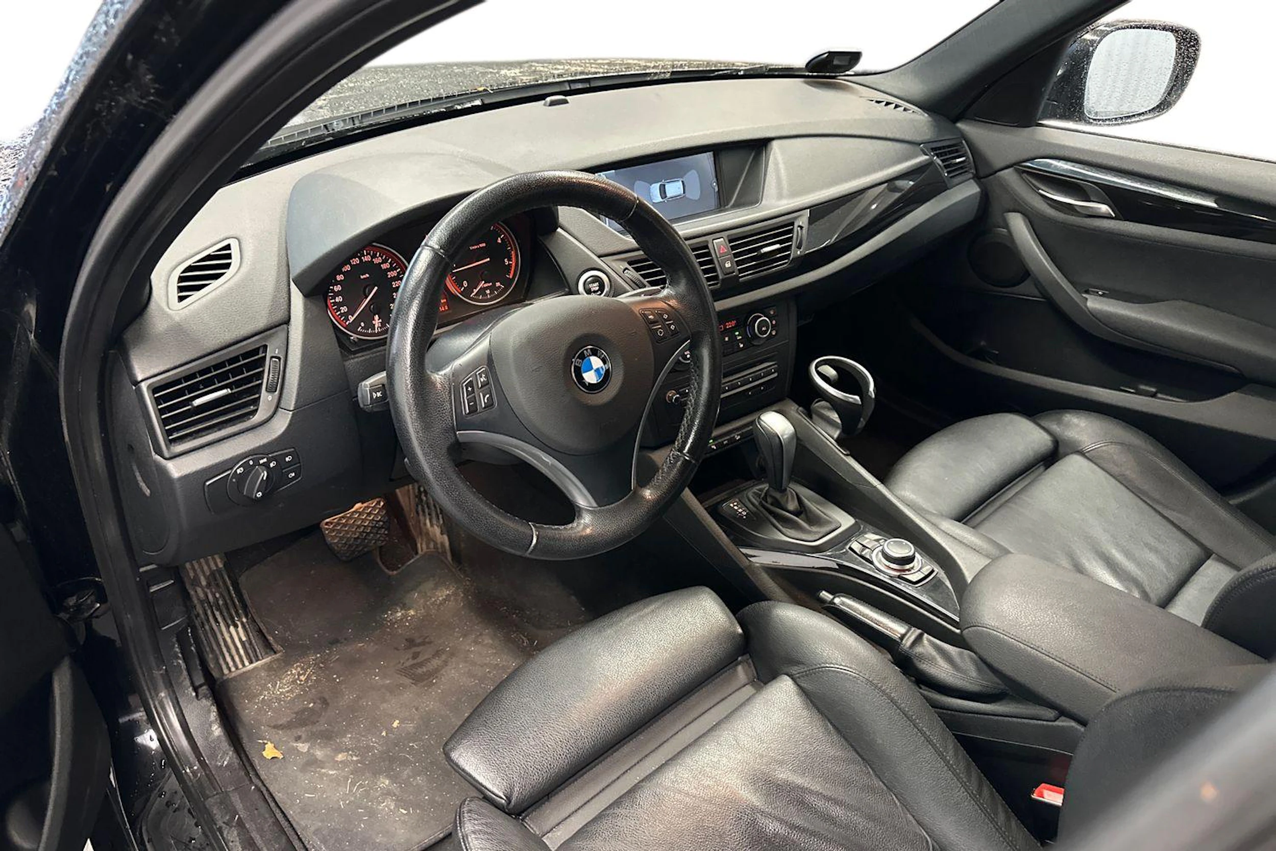 musta BMW X1 2010 kuva 3.