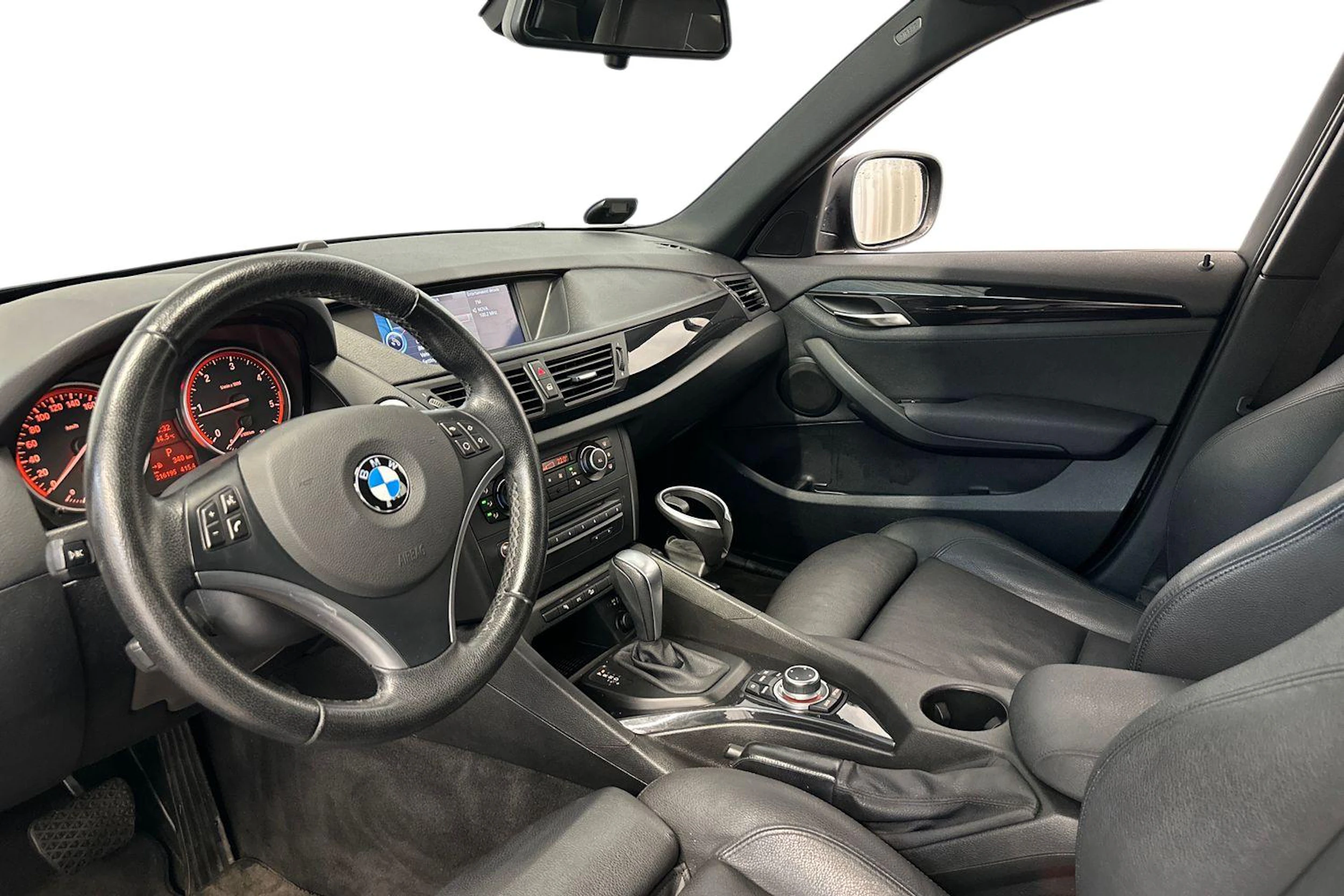 musta BMW X1 2010 kuva 6.