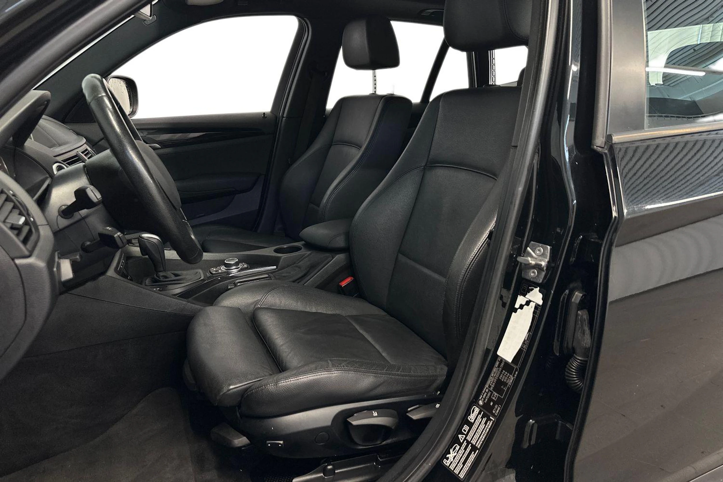 musta BMW X1 2010 kuva 7.