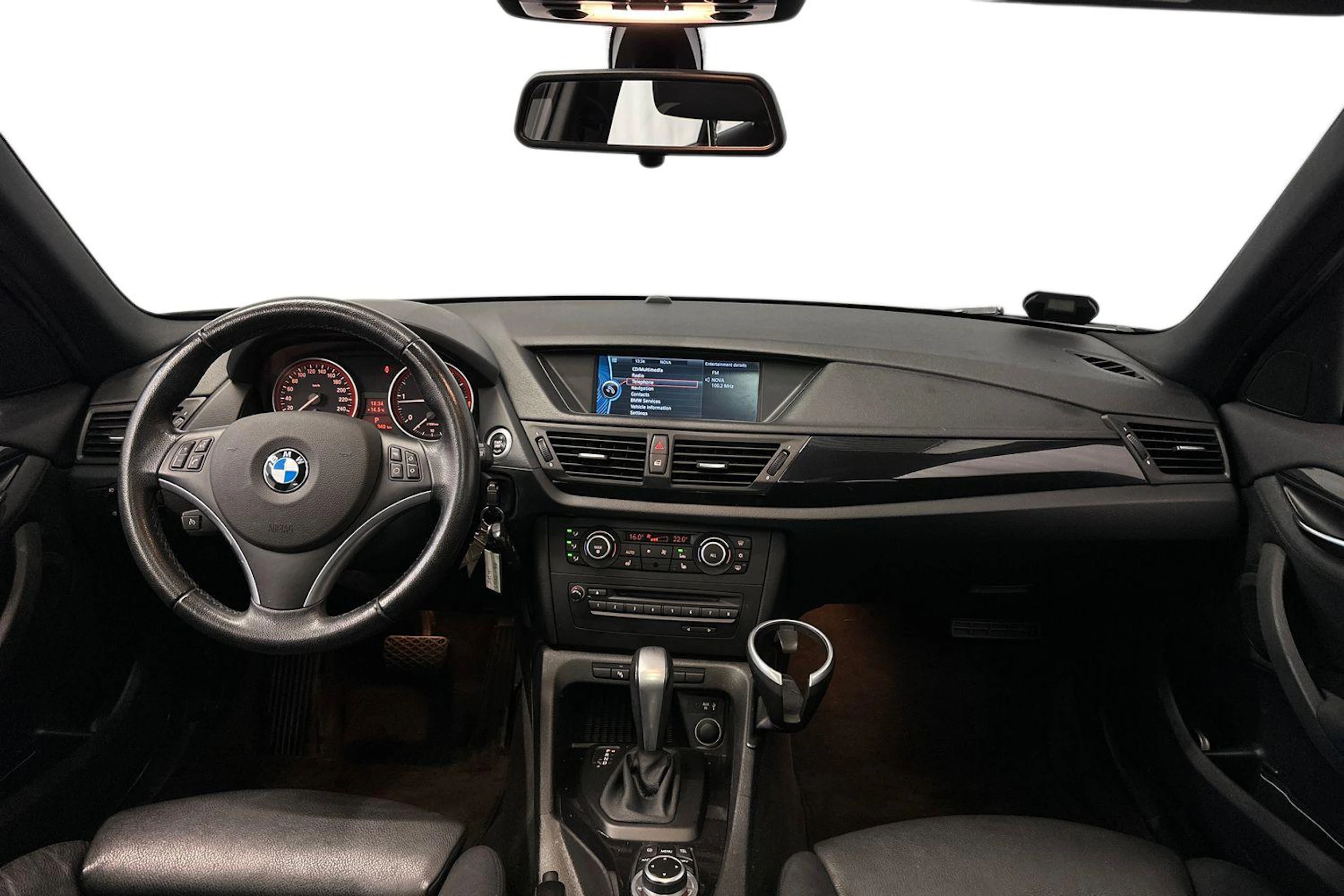 musta BMW X1 2010 kuva 9.