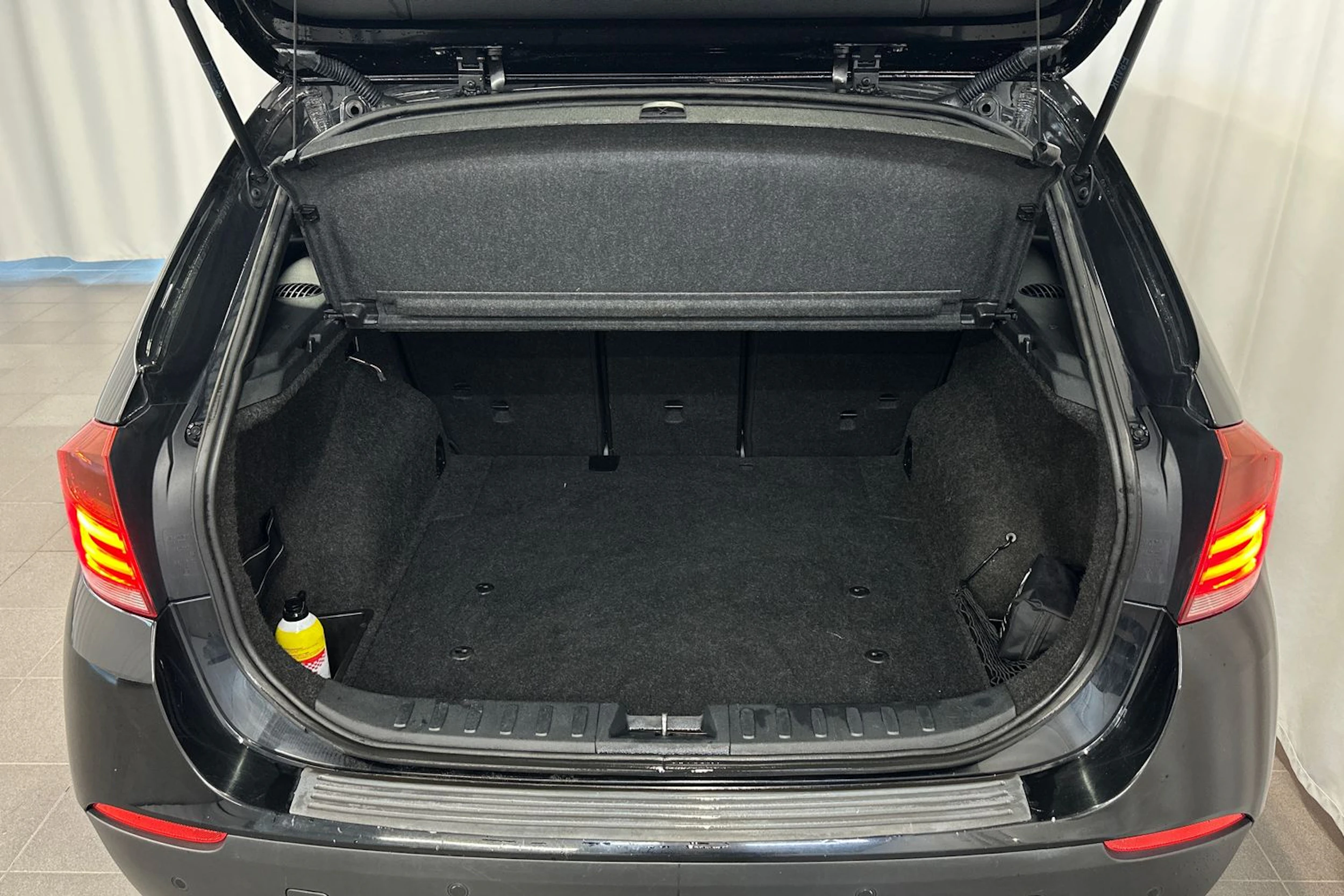 musta BMW X1 2010 kuva 13.