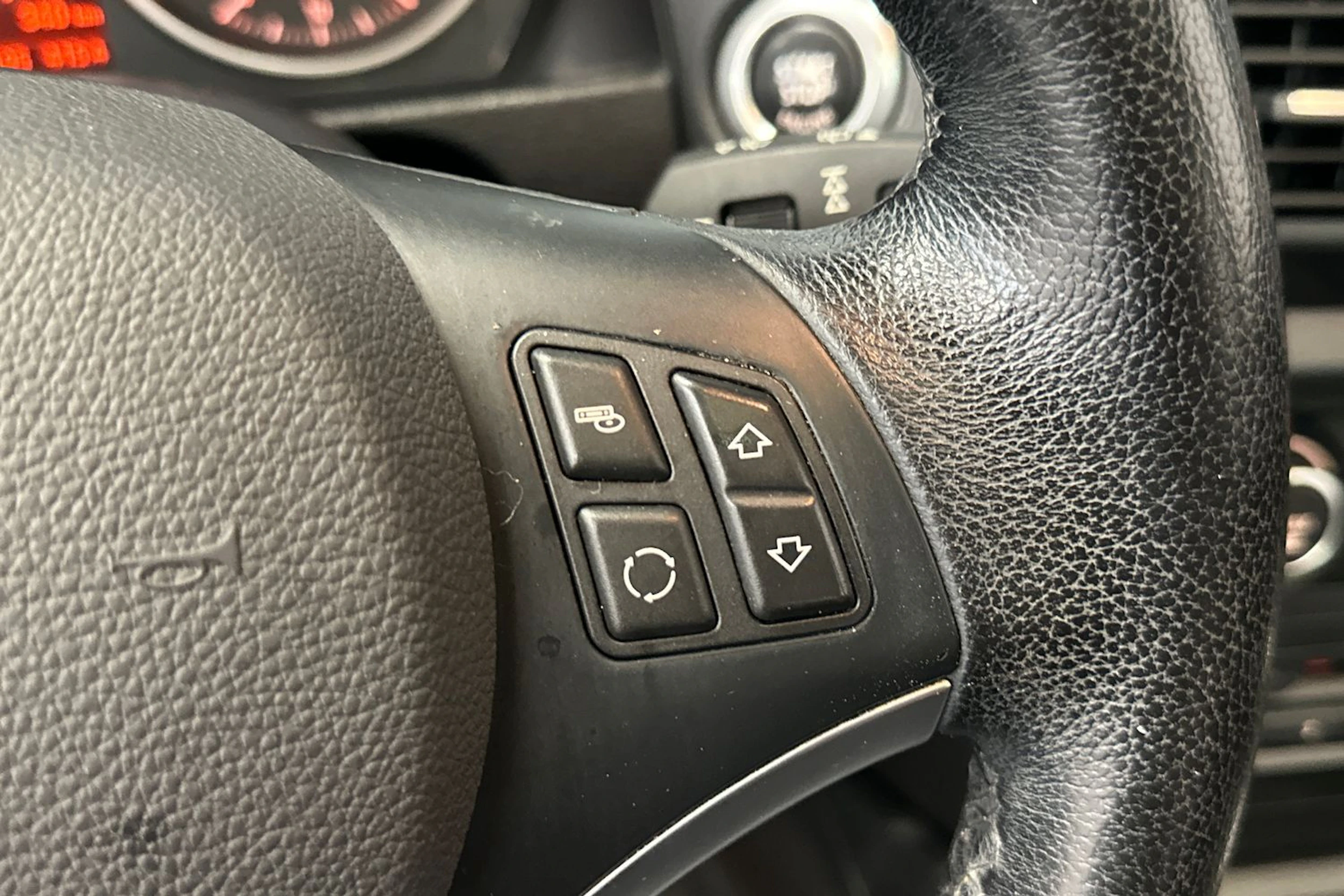 musta BMW X1 2010 kuva 17.