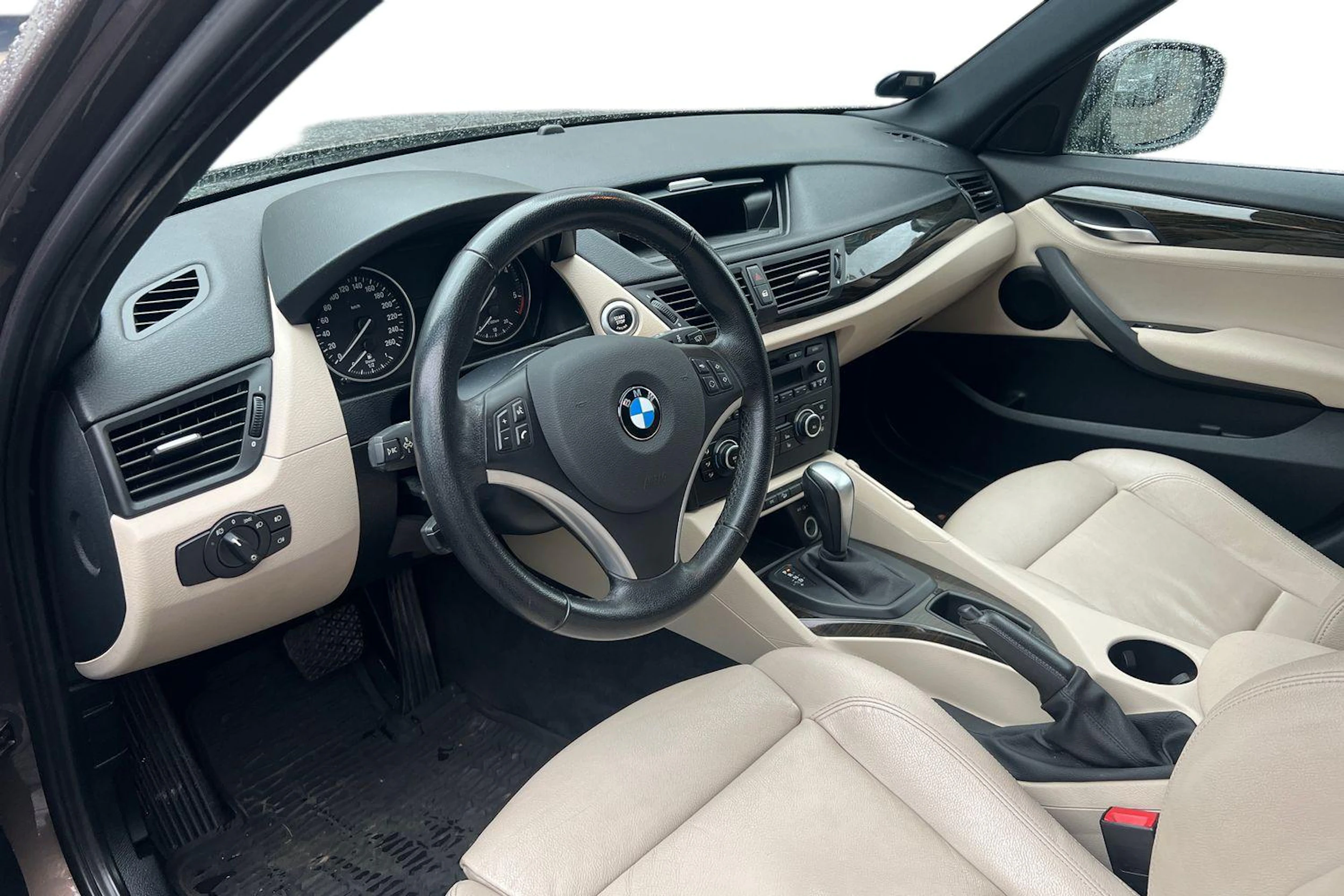 ruskea (beige) BMW X1 2010 kuva 3.