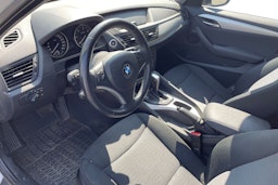 Valkoinen BMW X1 2011 kuva 3.