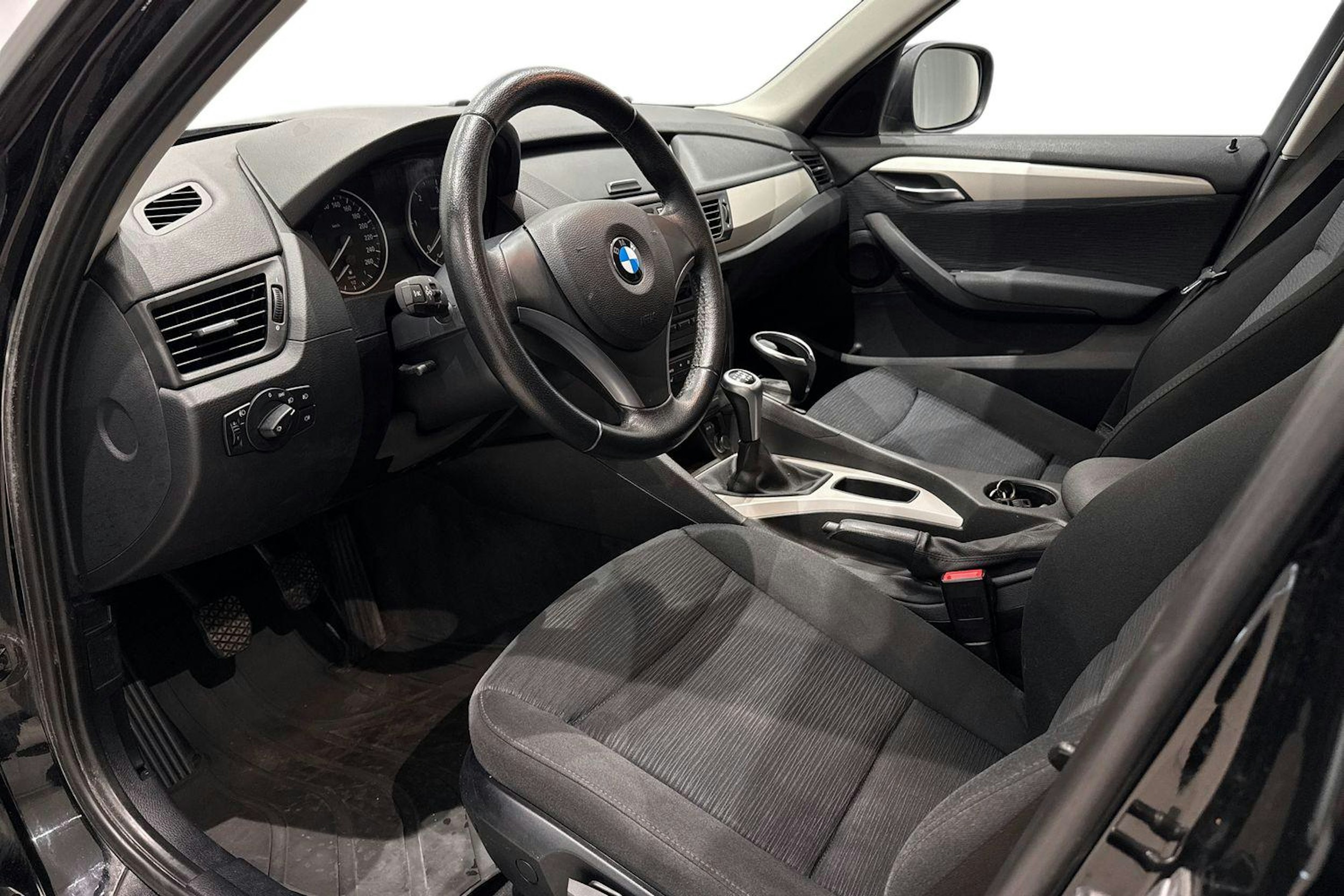 musta BMW X1 2011 kuva 7.