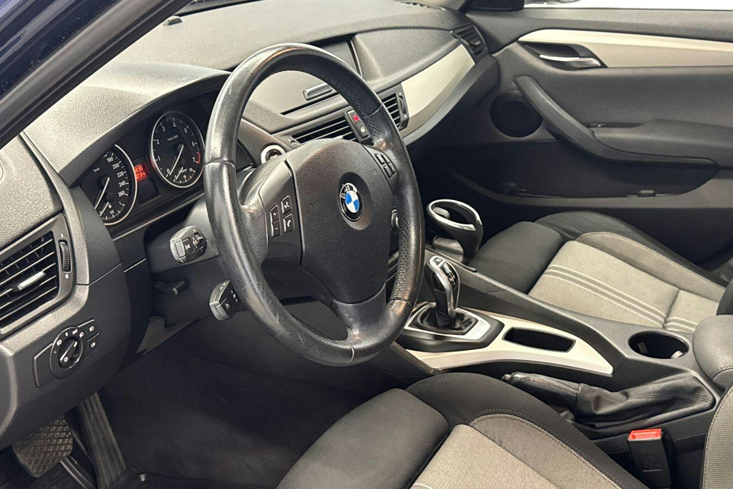 sininen BMW X1 2011 kuva 7.
