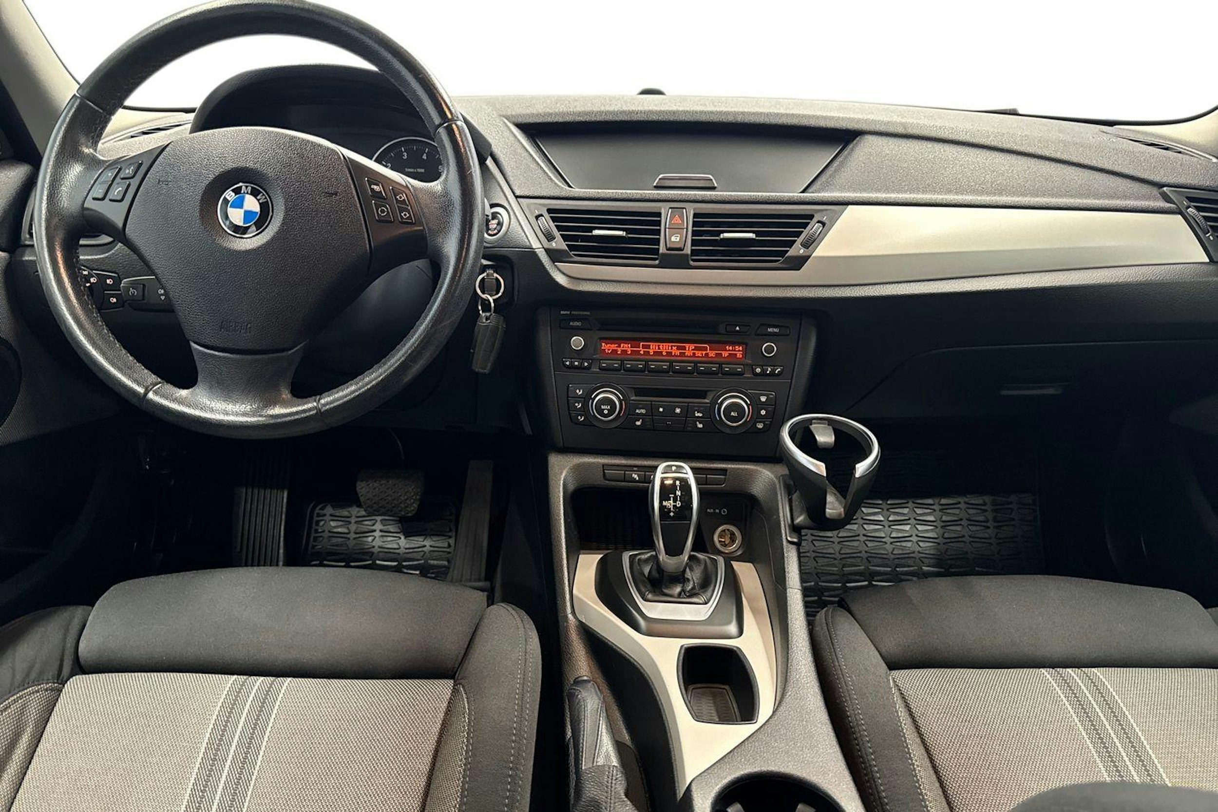 sininen BMW X1 2011 kuva 9.