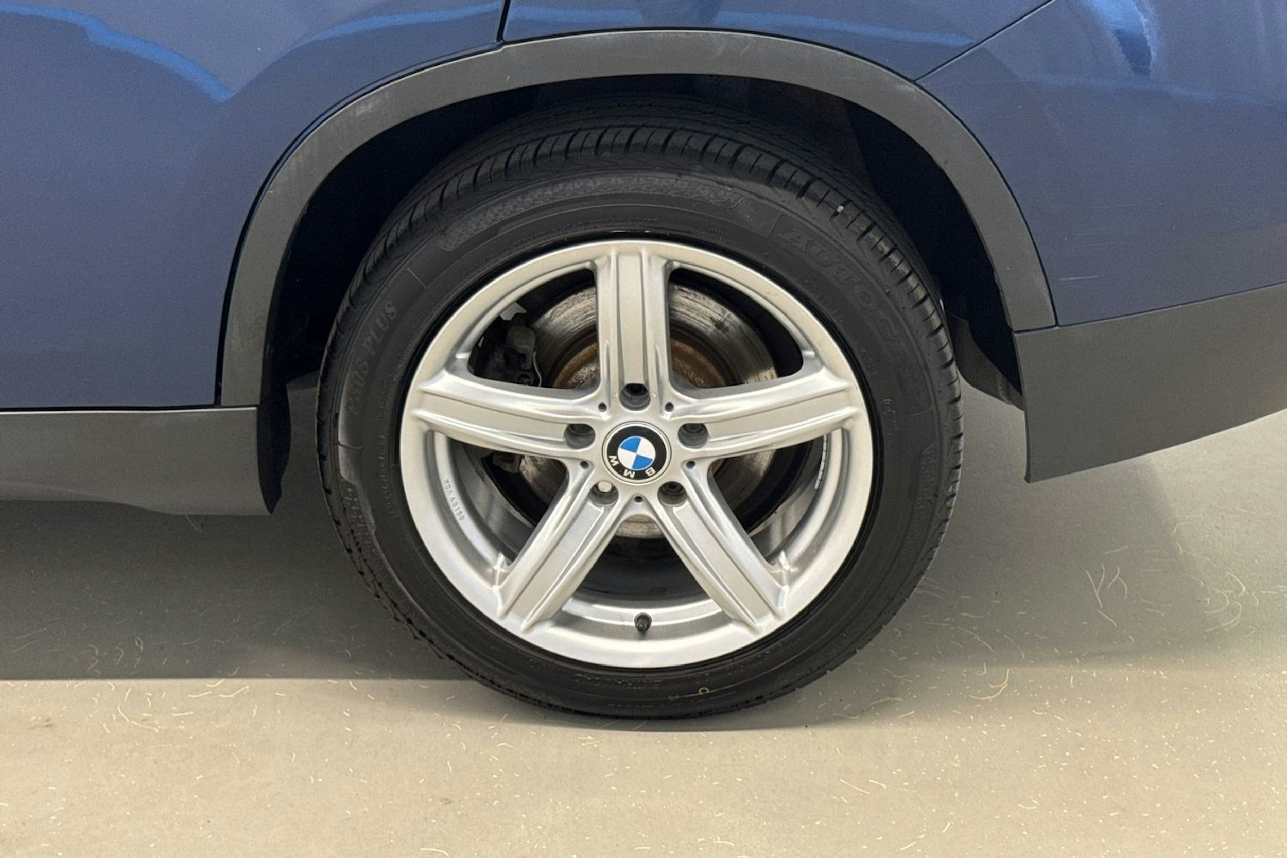 sininen BMW X1 2011 kuva 13.