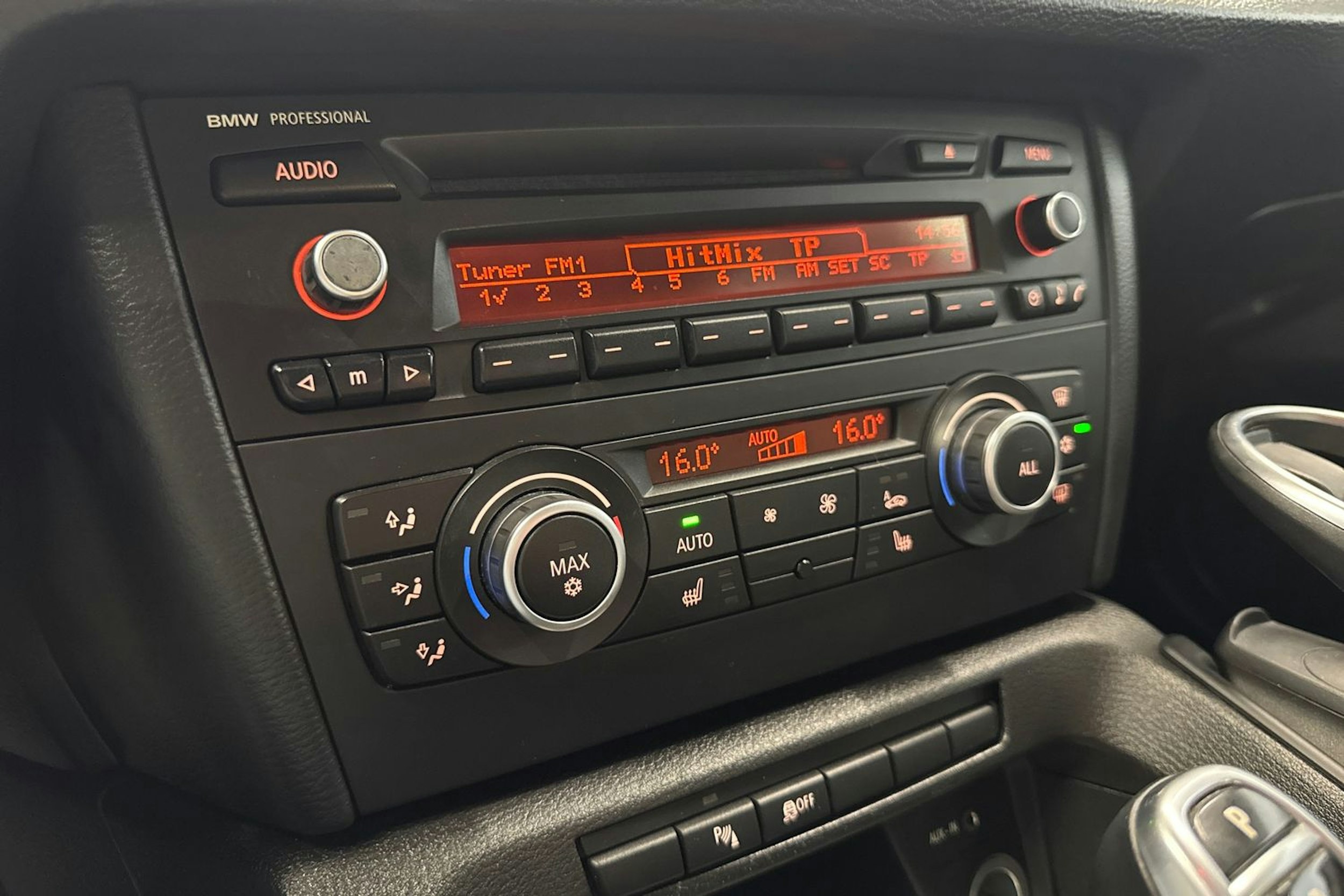 sininen BMW X1 2011 kuva 16.
