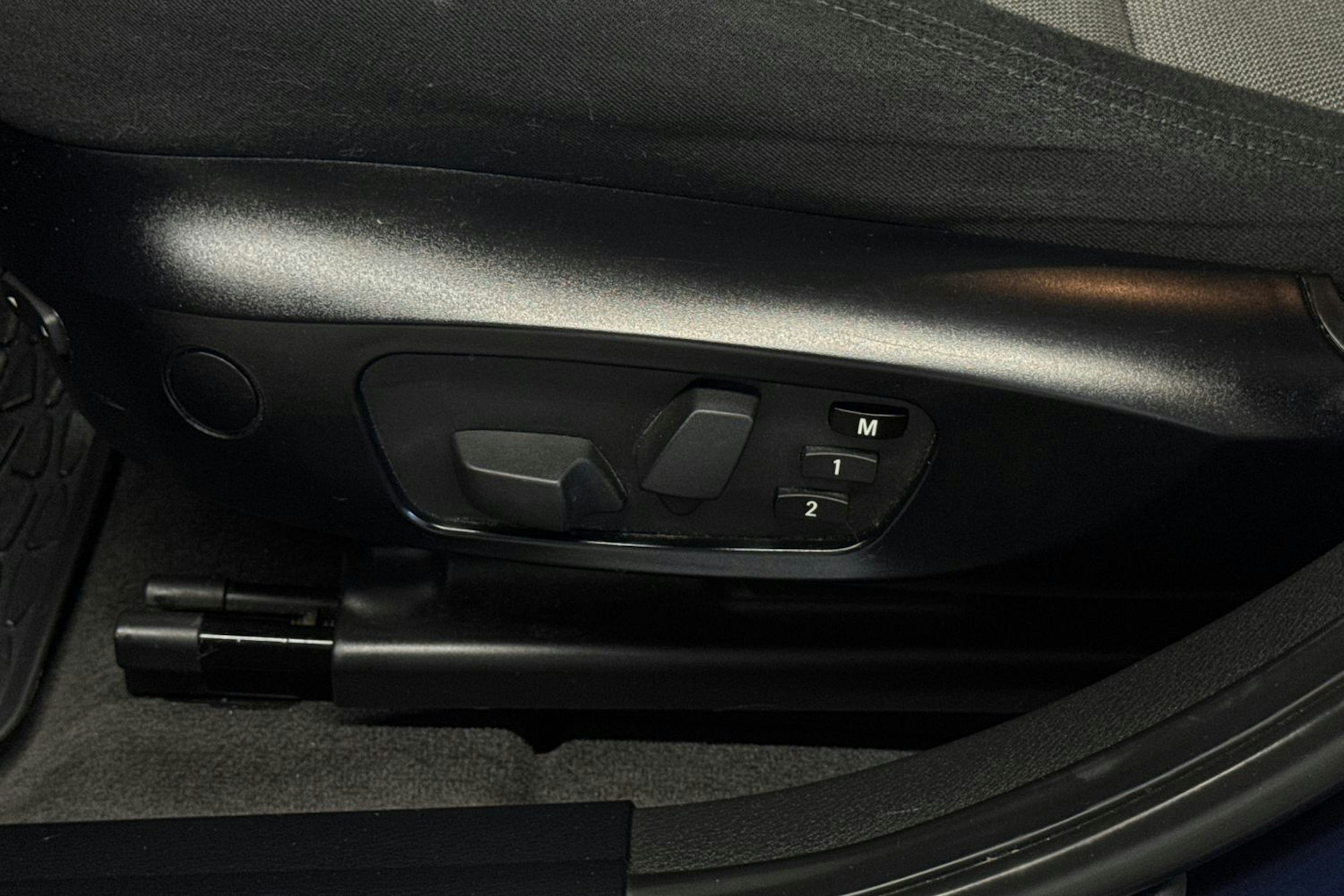 sininen BMW X1 2011 kuva 18.