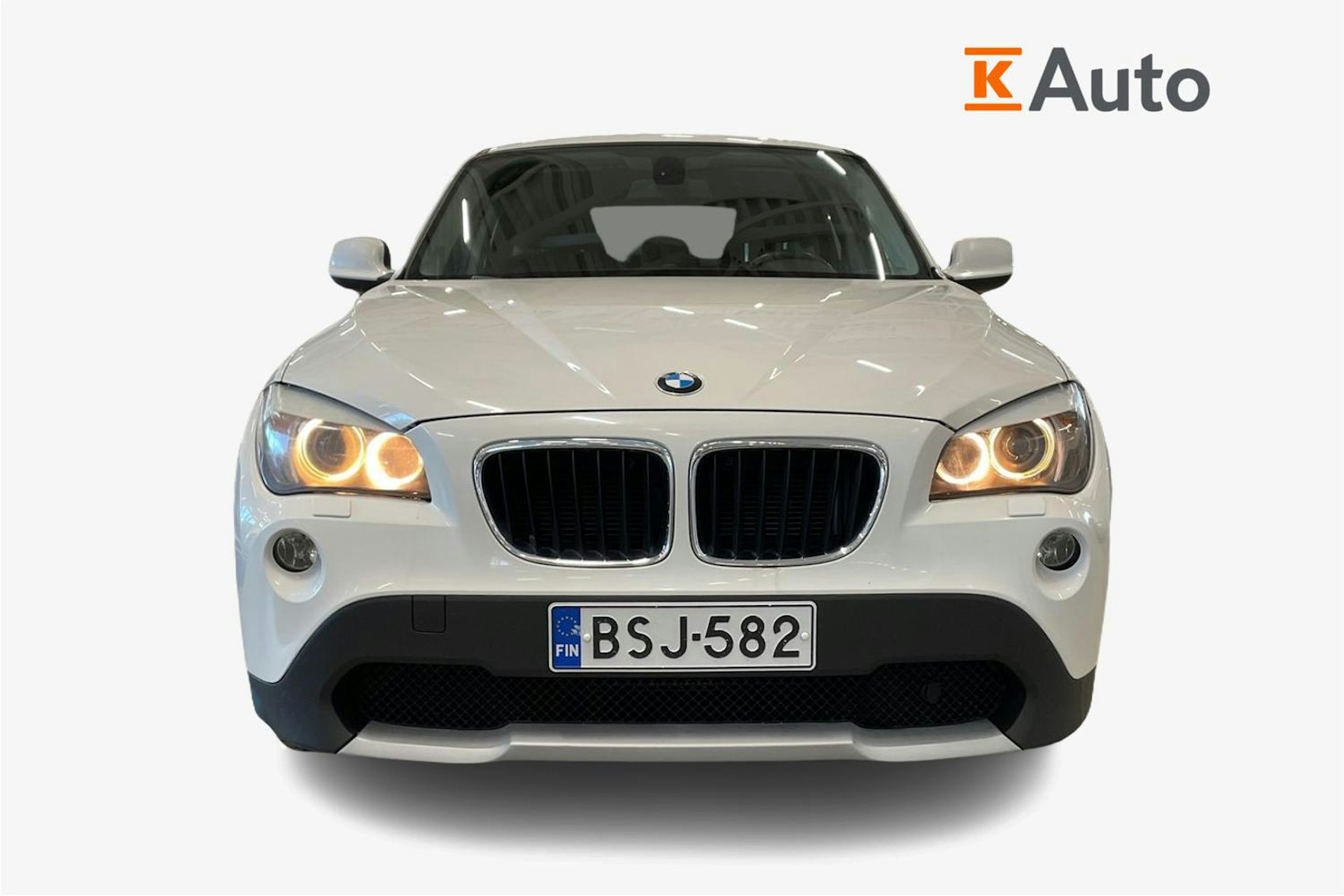 valkoinen BMW X1 2012 kuva 5.