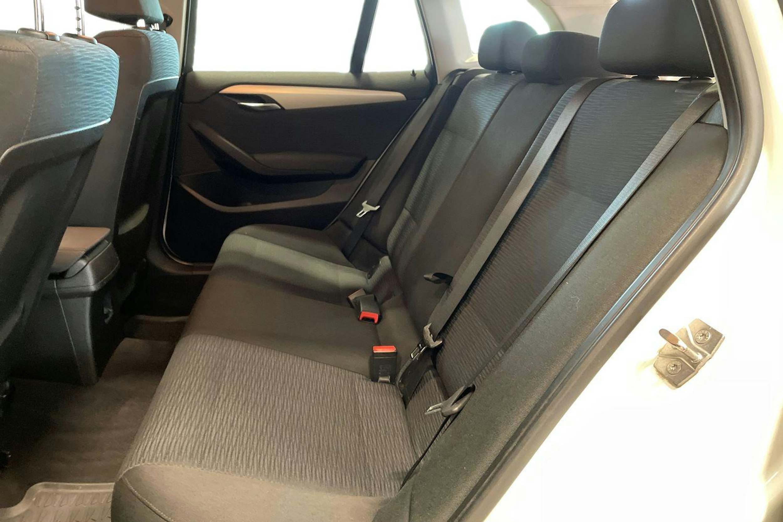 valkoinen BMW X1 2012 kuva 10.