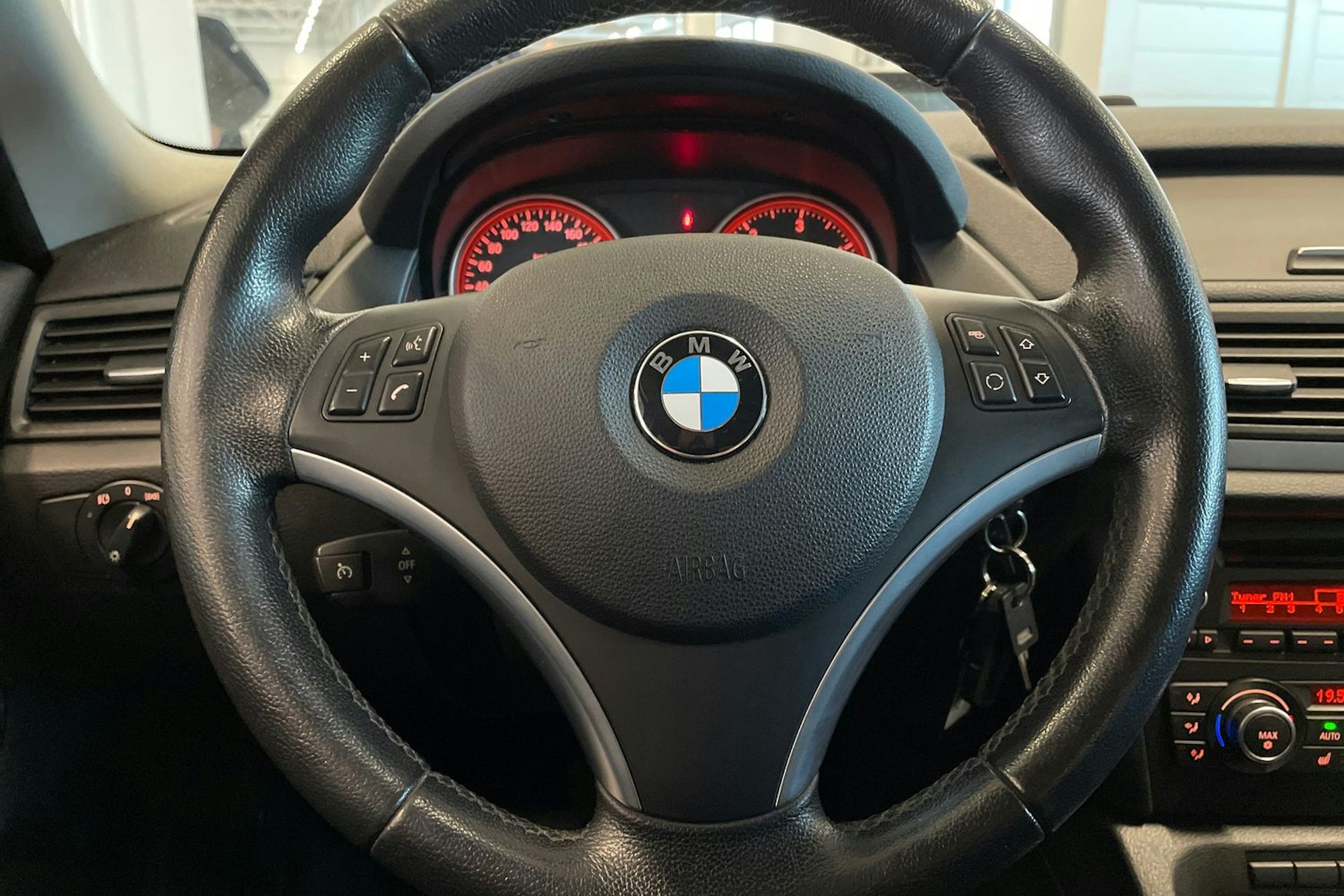 valkoinen BMW X1 2012 kuva 15.
