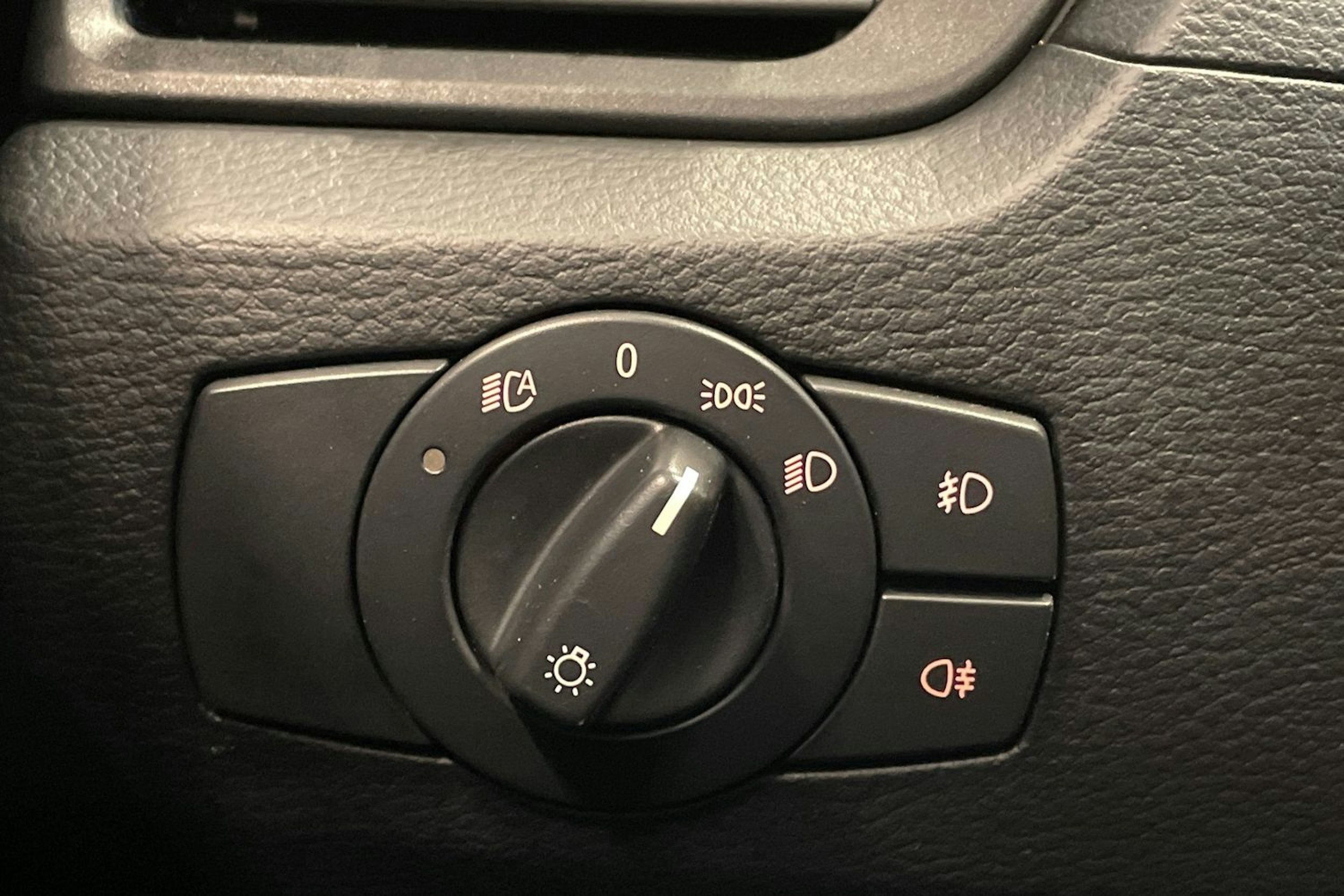 valkoinen BMW X1 2012 kuva 20.