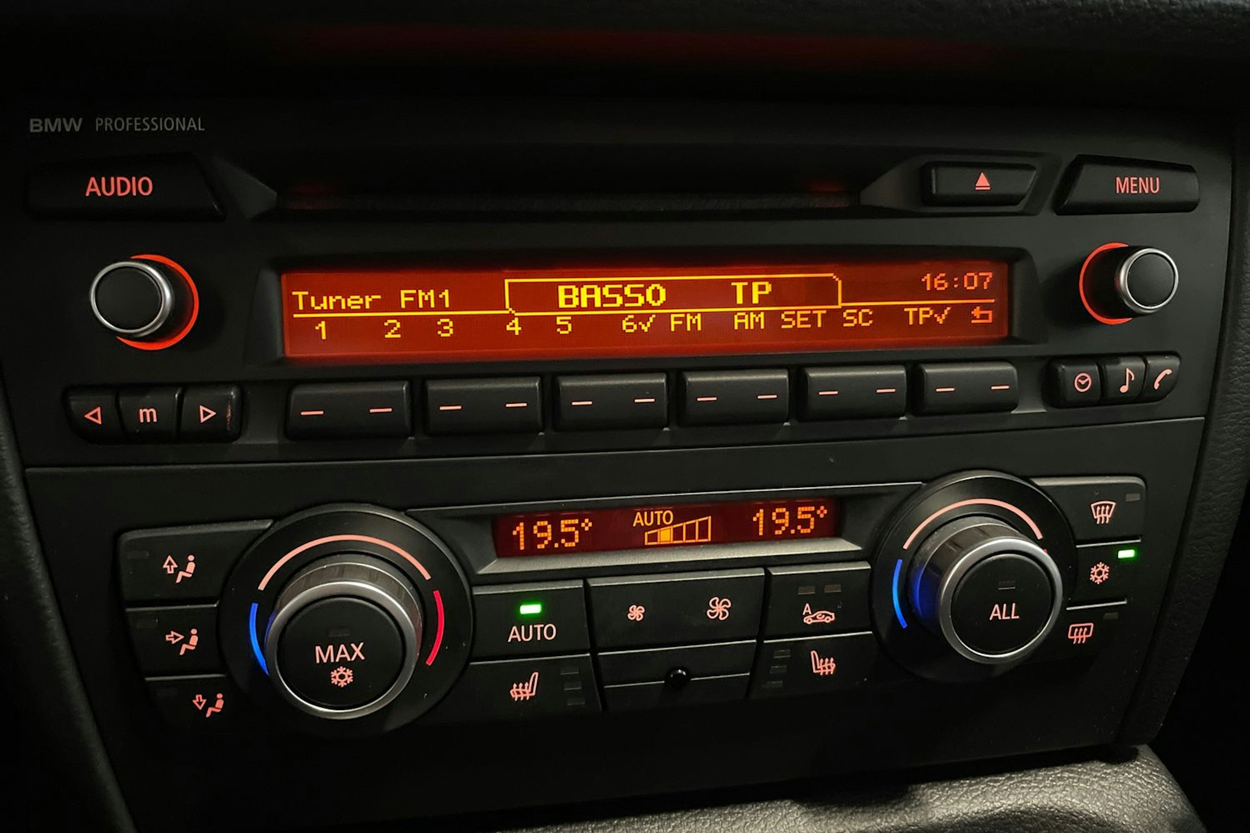 valkoinen BMW X1 2012 kuva 21.