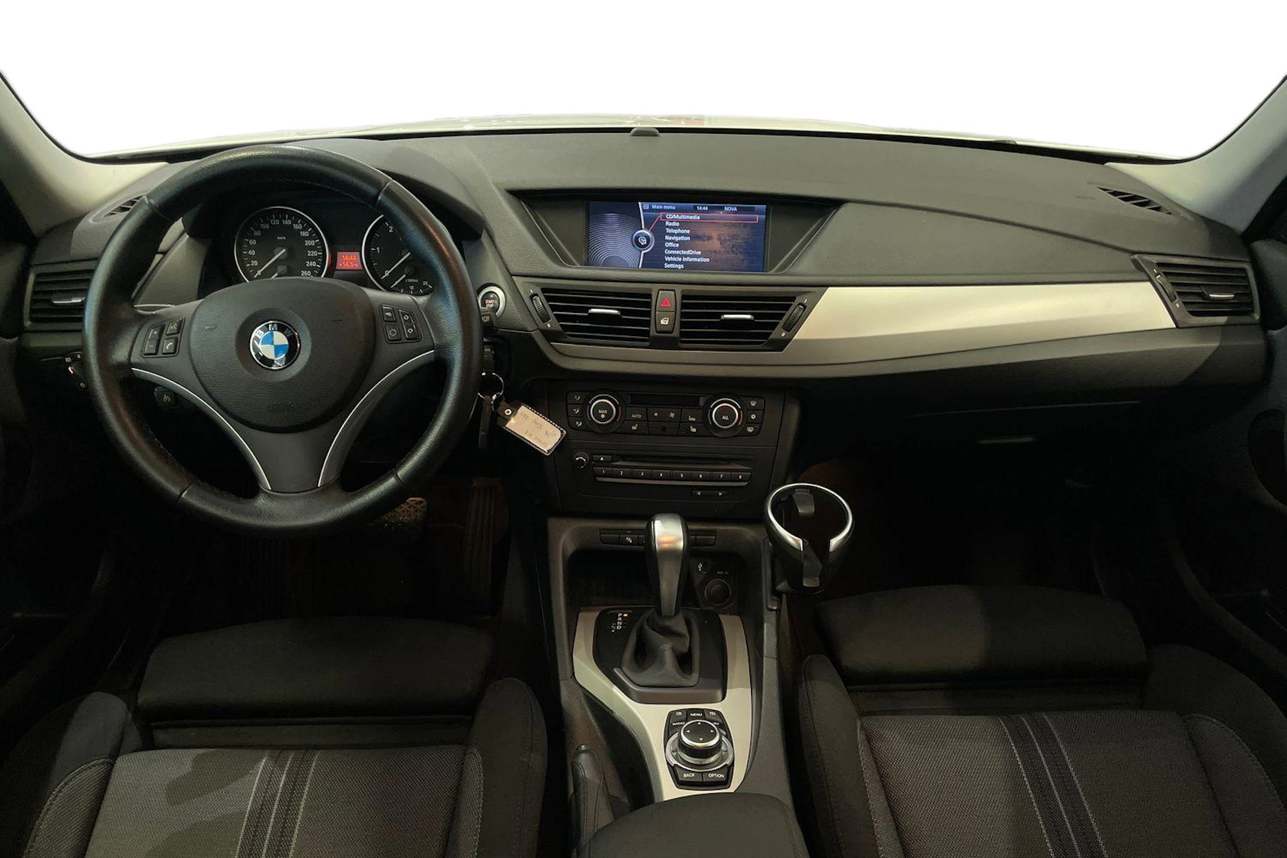 valkoinen BMW X1 2012 kuva 7.