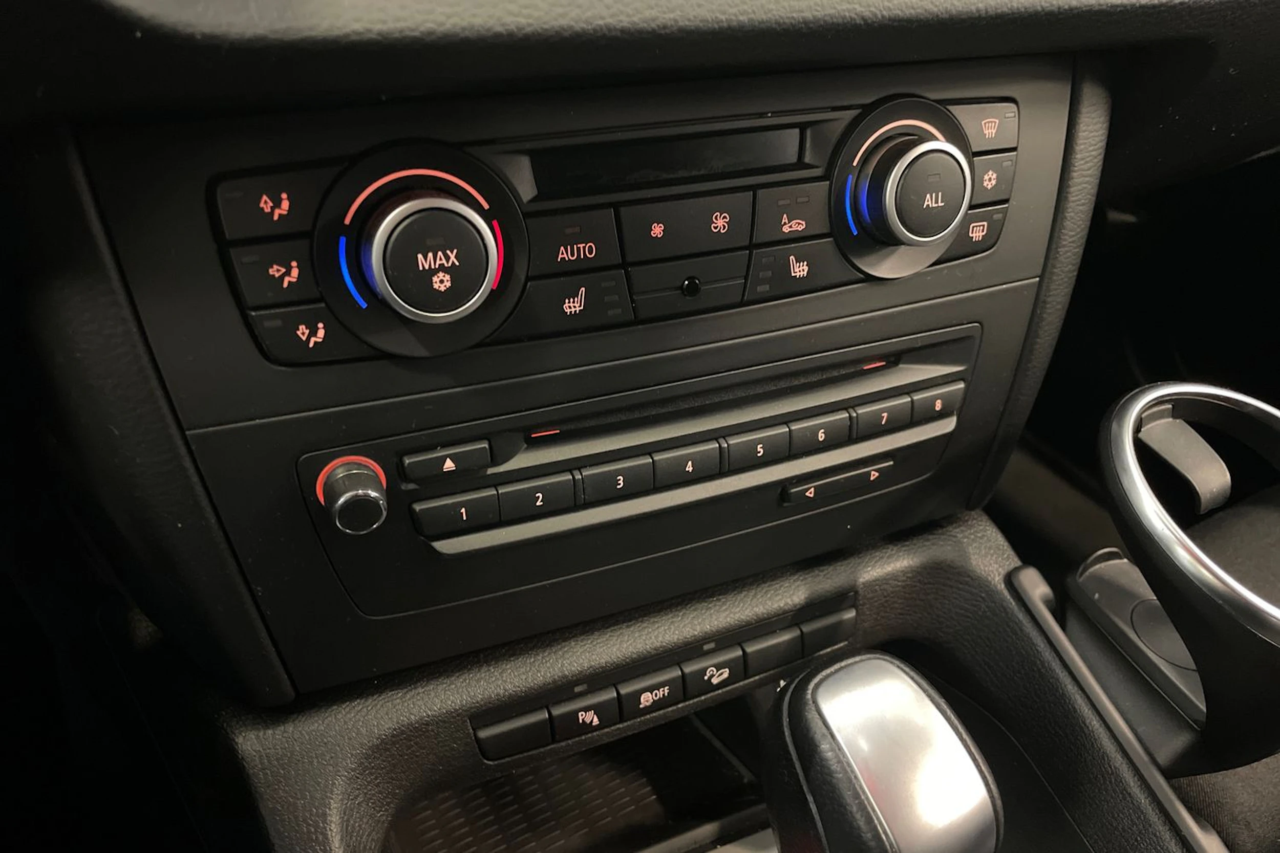 valkoinen BMW X1 2012 kuva 14.