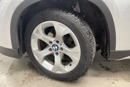 Harmaa BMW X1 2012 kuva 13.