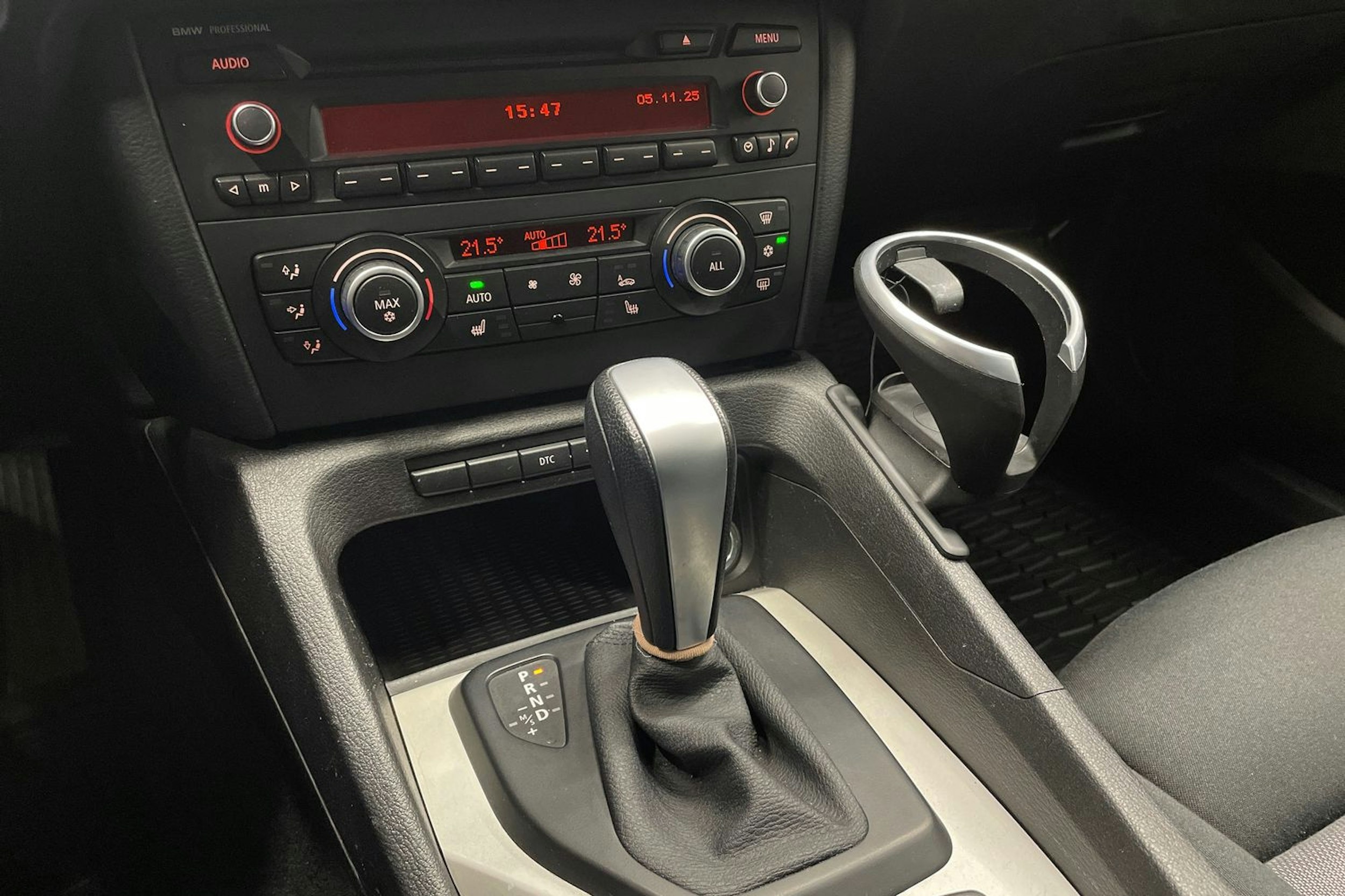 Harmaa BMW X1 2012 kuva 17.