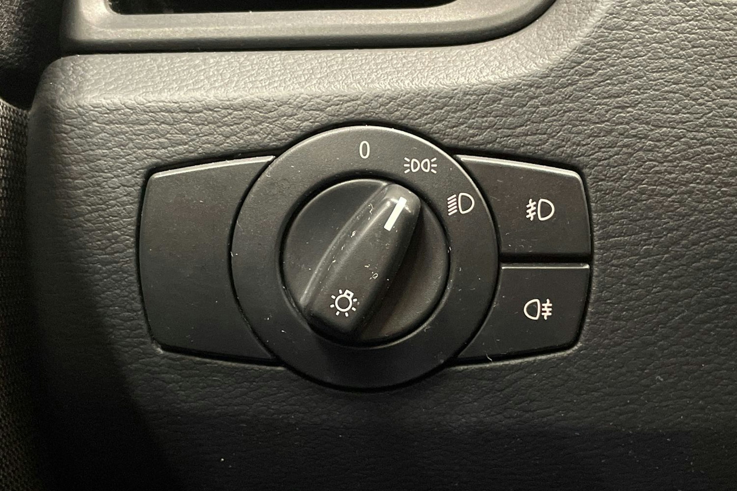 Harmaa BMW X1 2012 kuva 18.