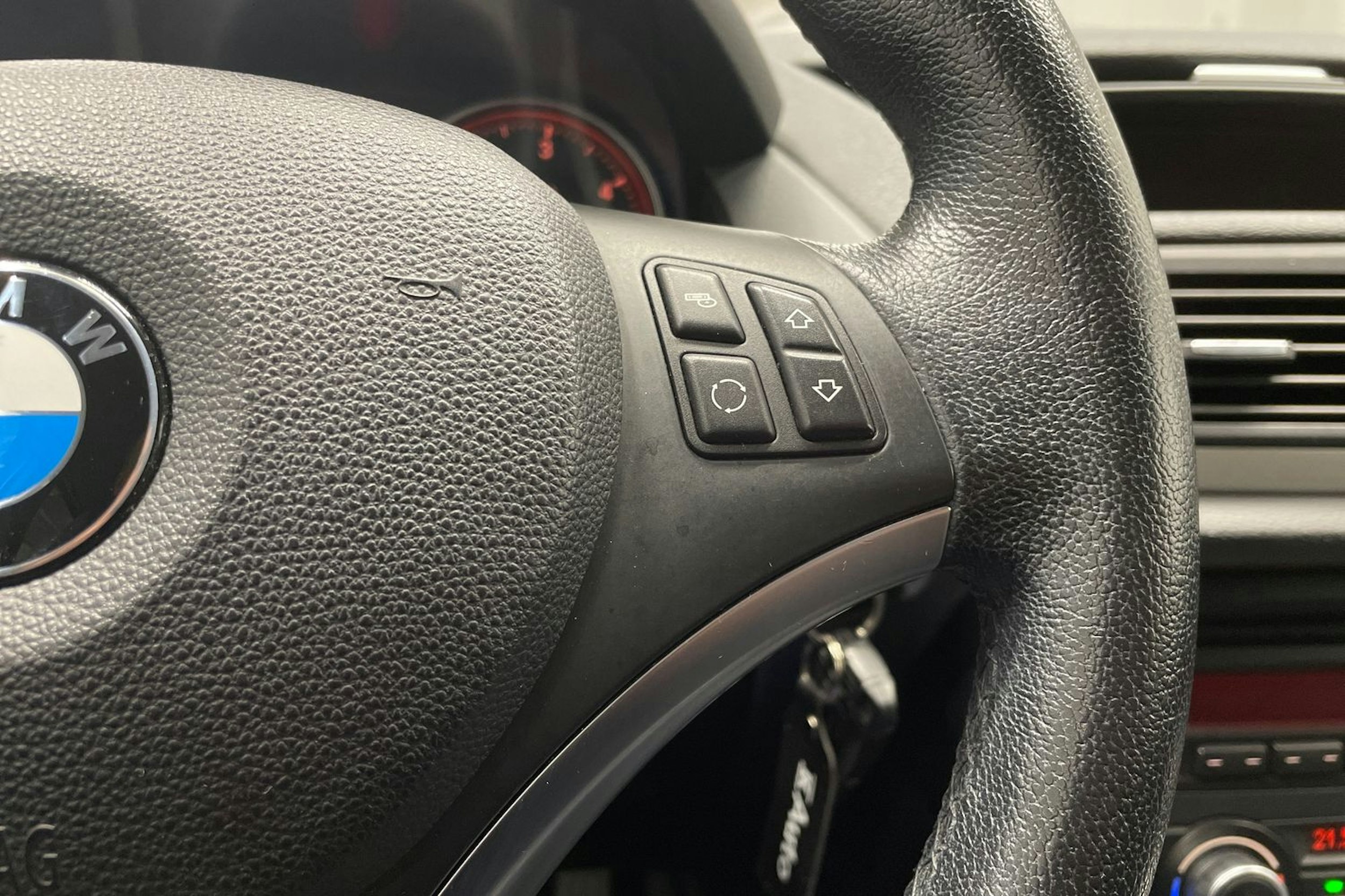 Harmaa BMW X1 2012 kuva 20.