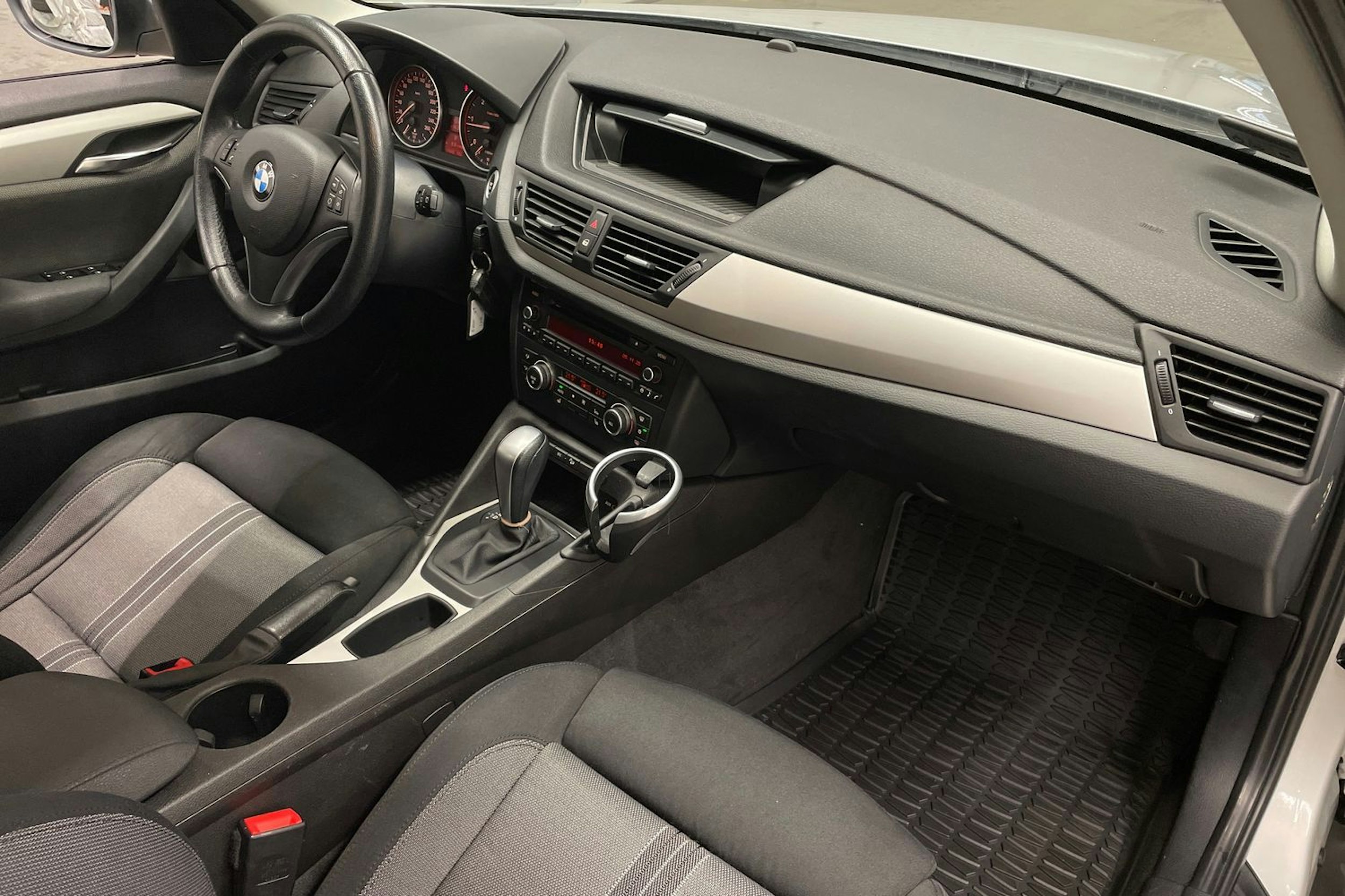 Harmaa BMW X1 2012 kuva 23.