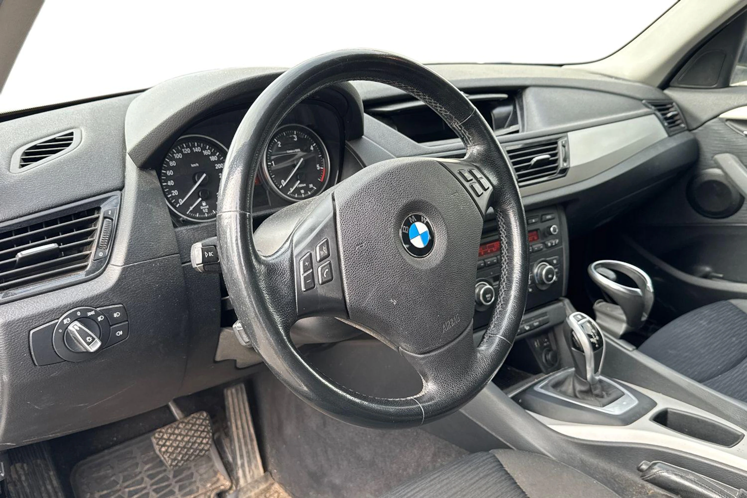 valkoinen BMW X1 2012 kuva 3.