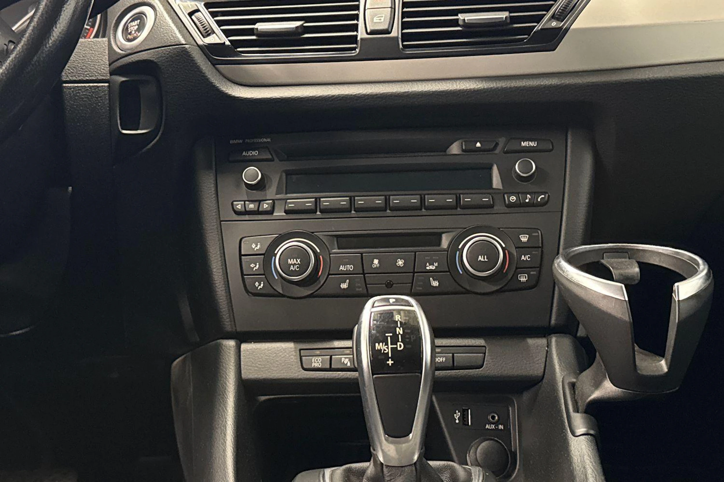 valkoinen BMW X1 2012 kuva 8.