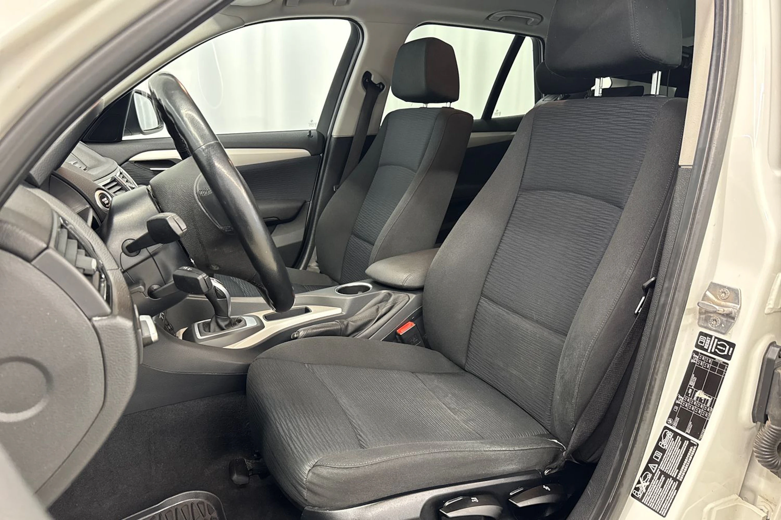 valkoinen BMW X1 2012 kuva 13.
