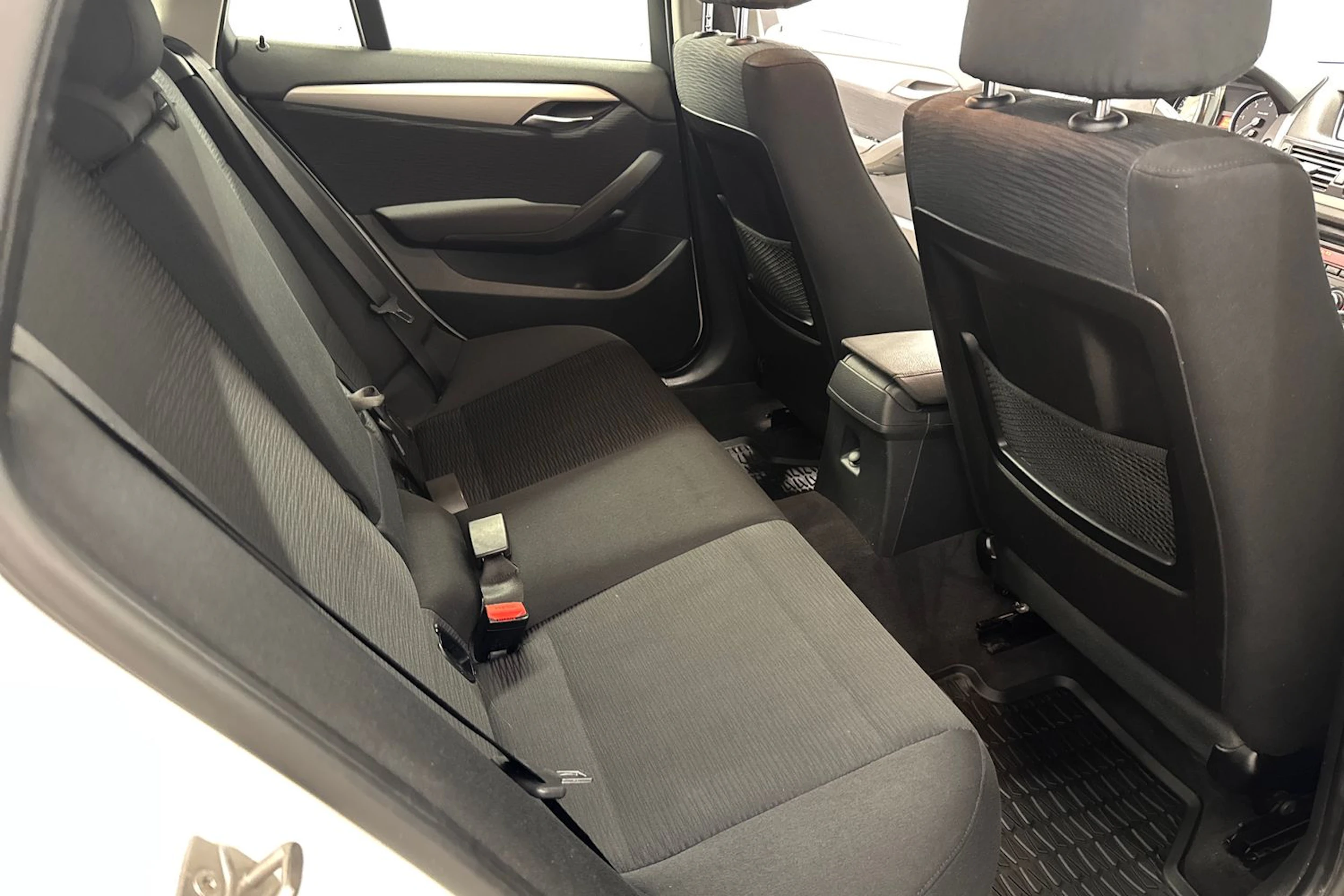 valkoinen BMW X1 2012 kuva 15.