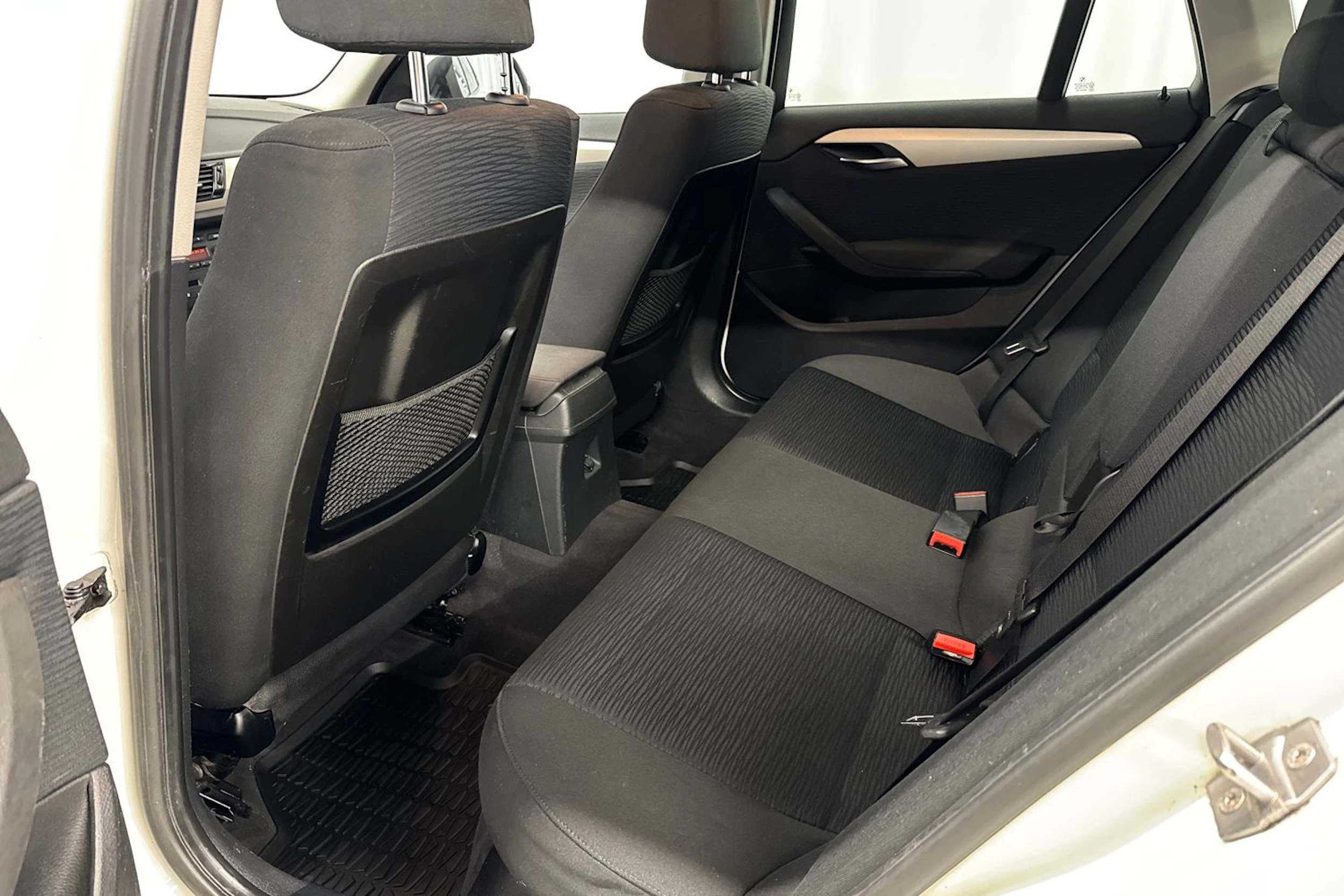 valkoinen BMW X1 2012 kuva 16.
