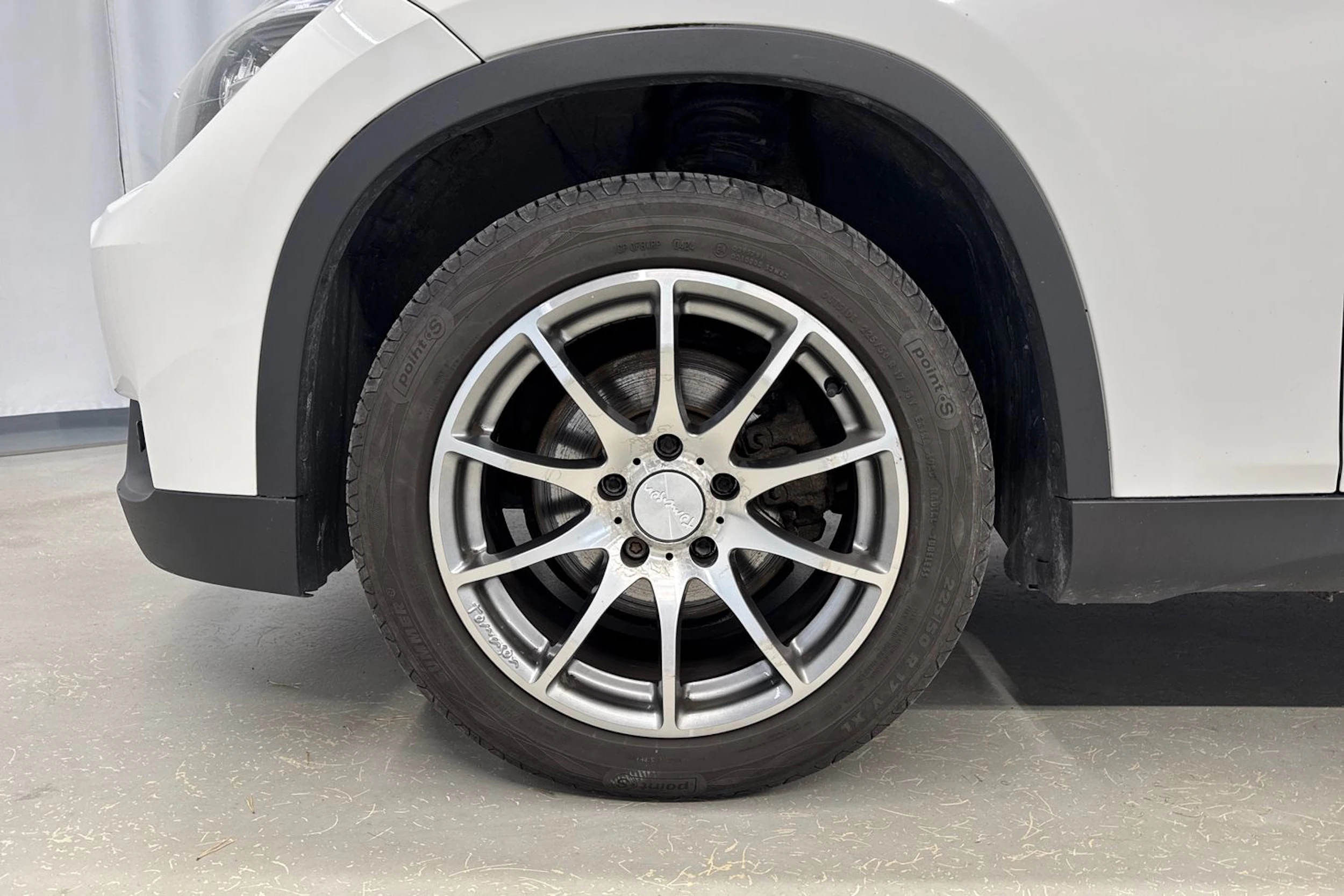 valkoinen BMW X1 2012 kuva 18.