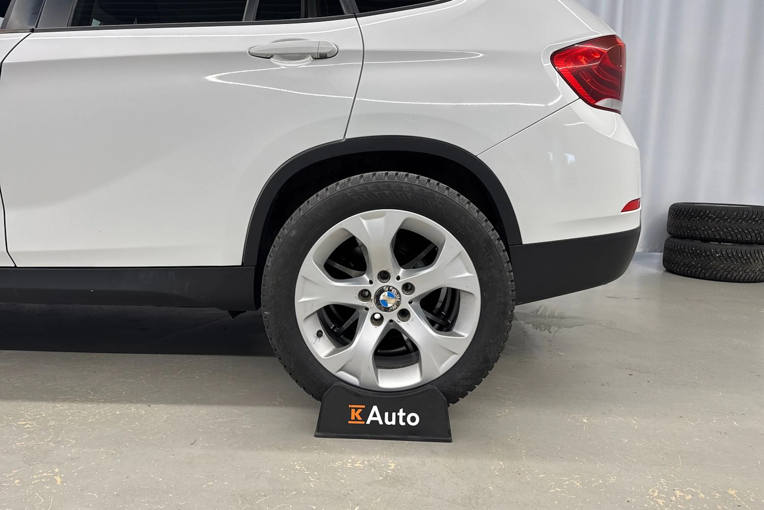 valkoinen BMW X1 2012 kuva 19.