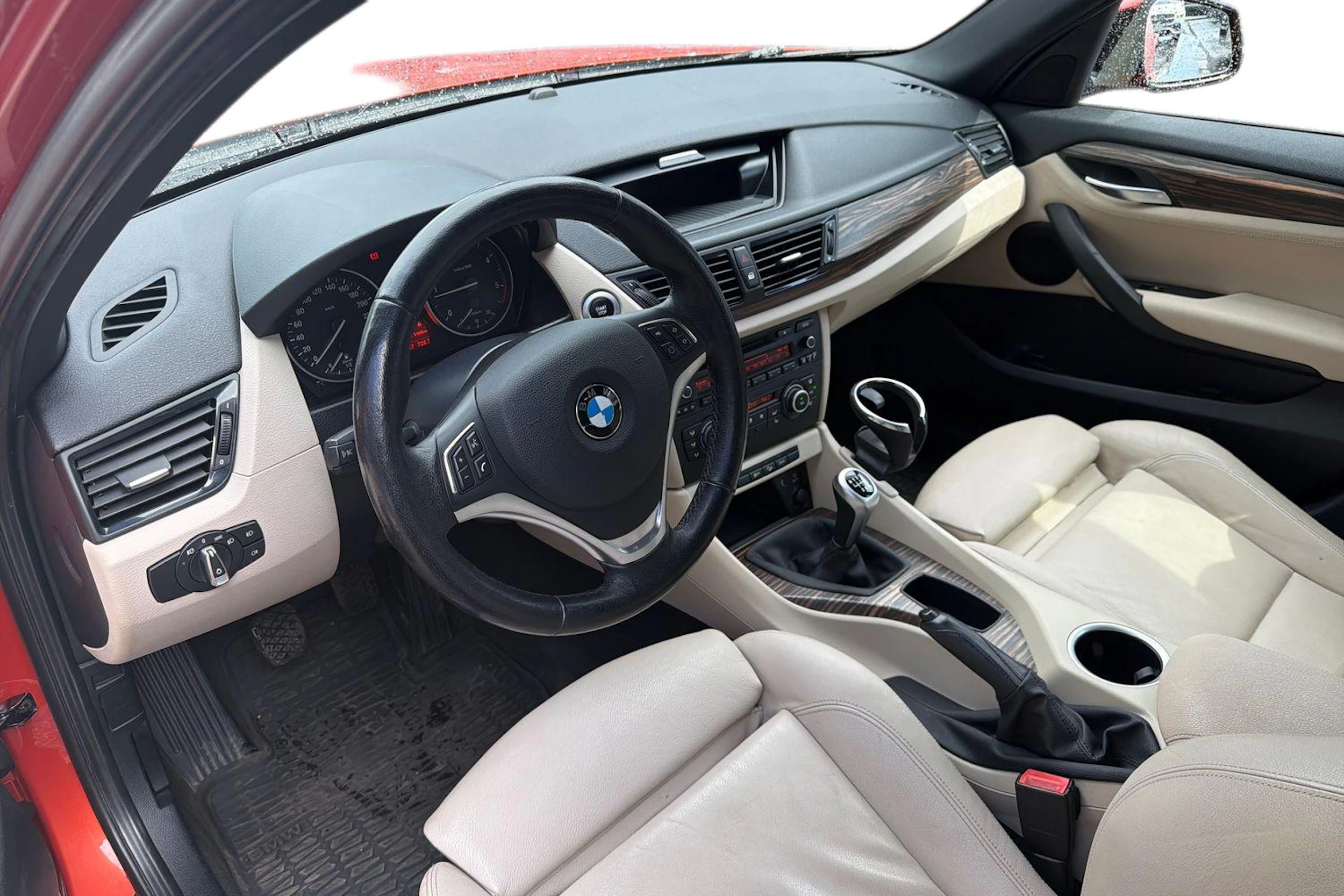 oranssi BMW X1 2012 kuva 3.