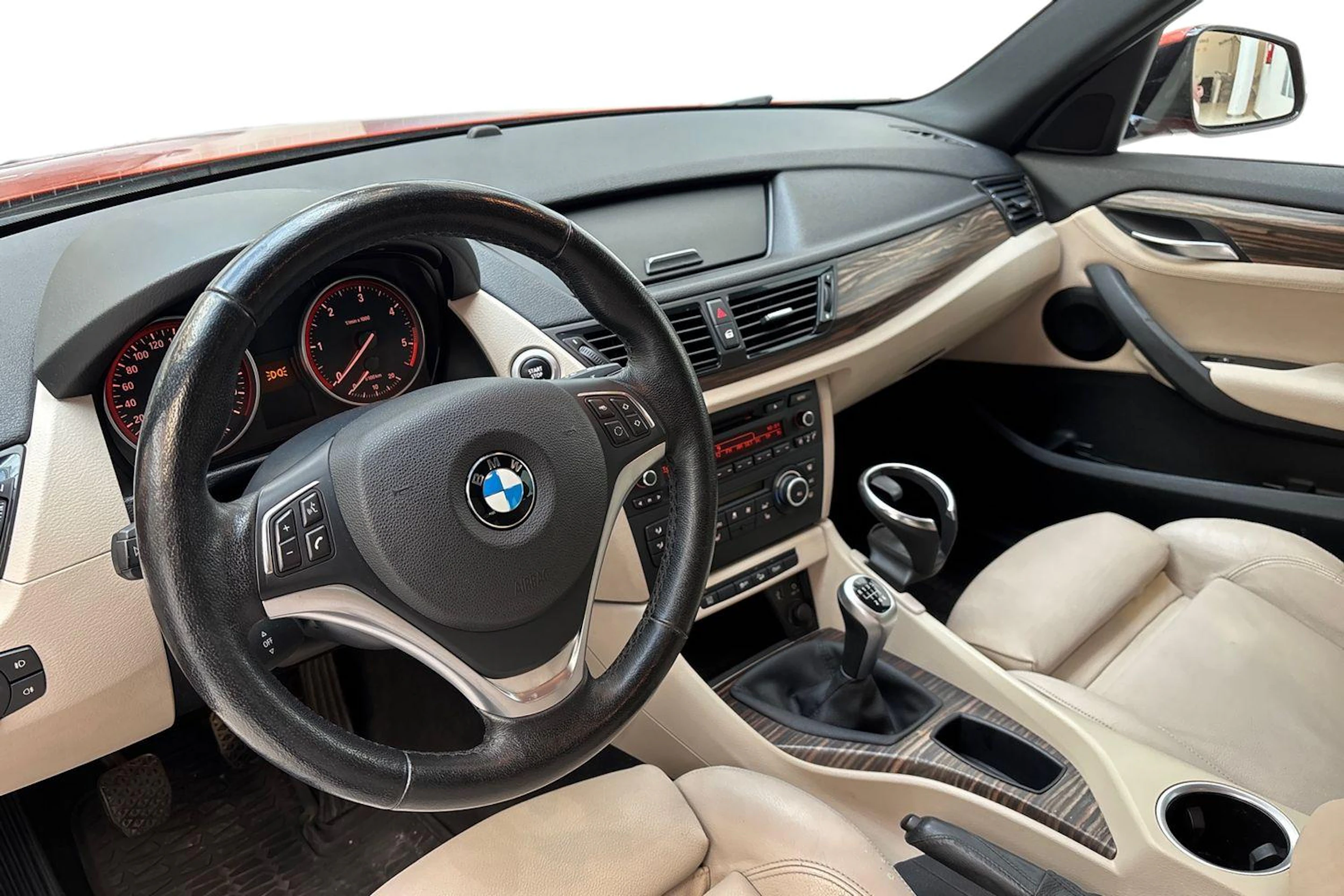 oranssi BMW X1 2012 kuva 6.