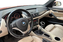 oranssi BMW X1 2012 kuva 6.