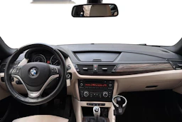 oranssi BMW X1 2012 kuva 7.