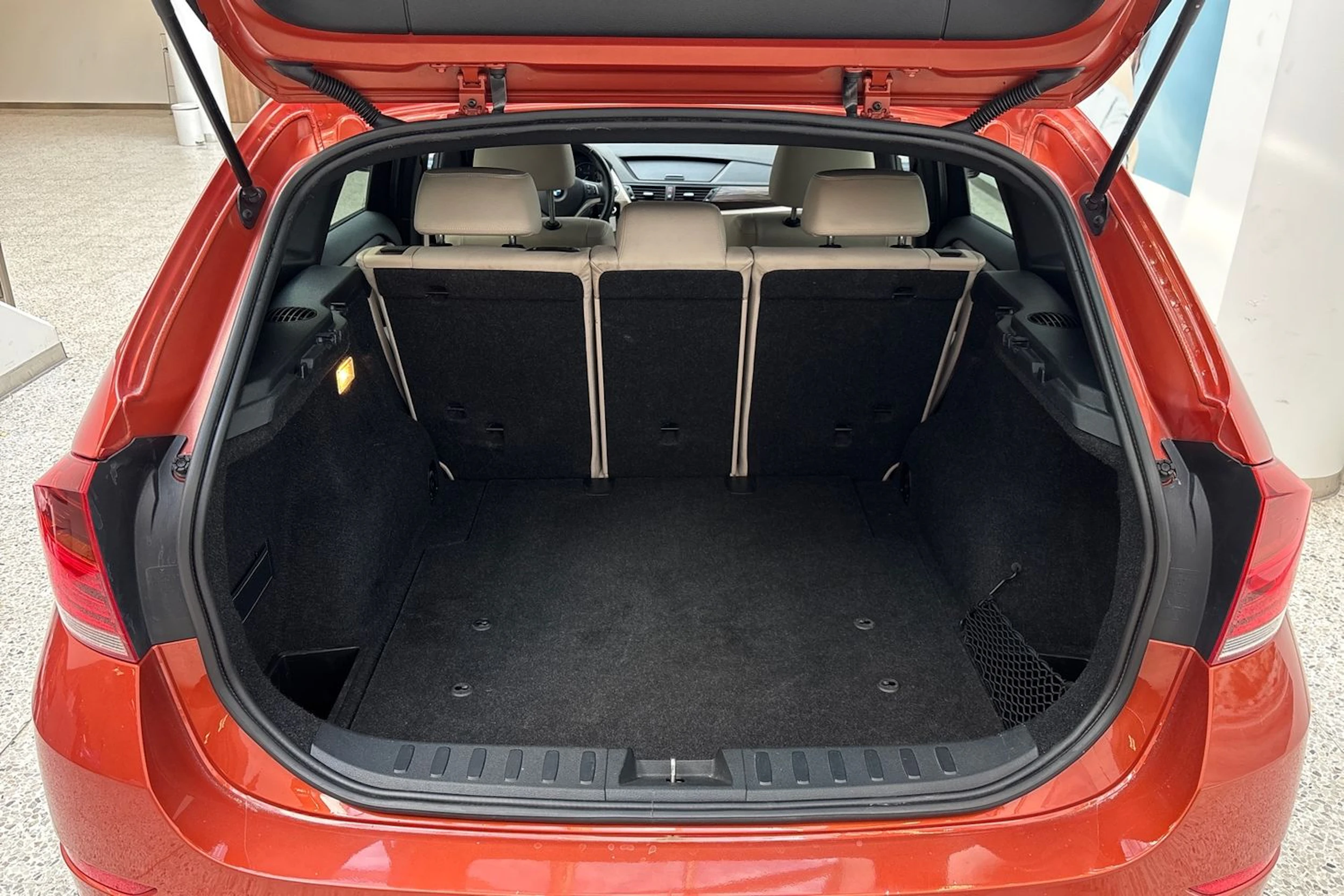 oranssi BMW X1 2012 kuva 12.