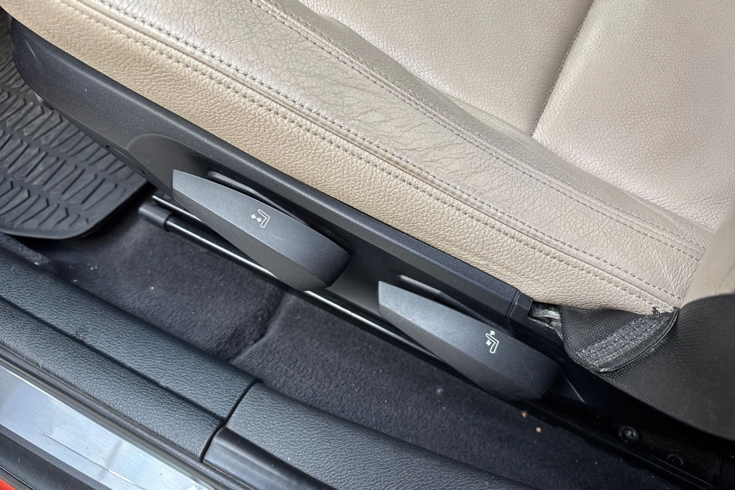 oranssi BMW X1 2012 kuva 15.