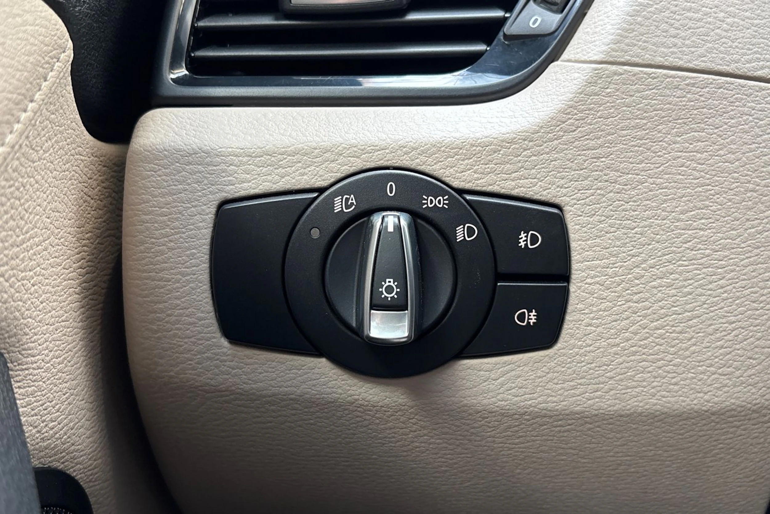 oranssi BMW X1 2012 kuva 16.